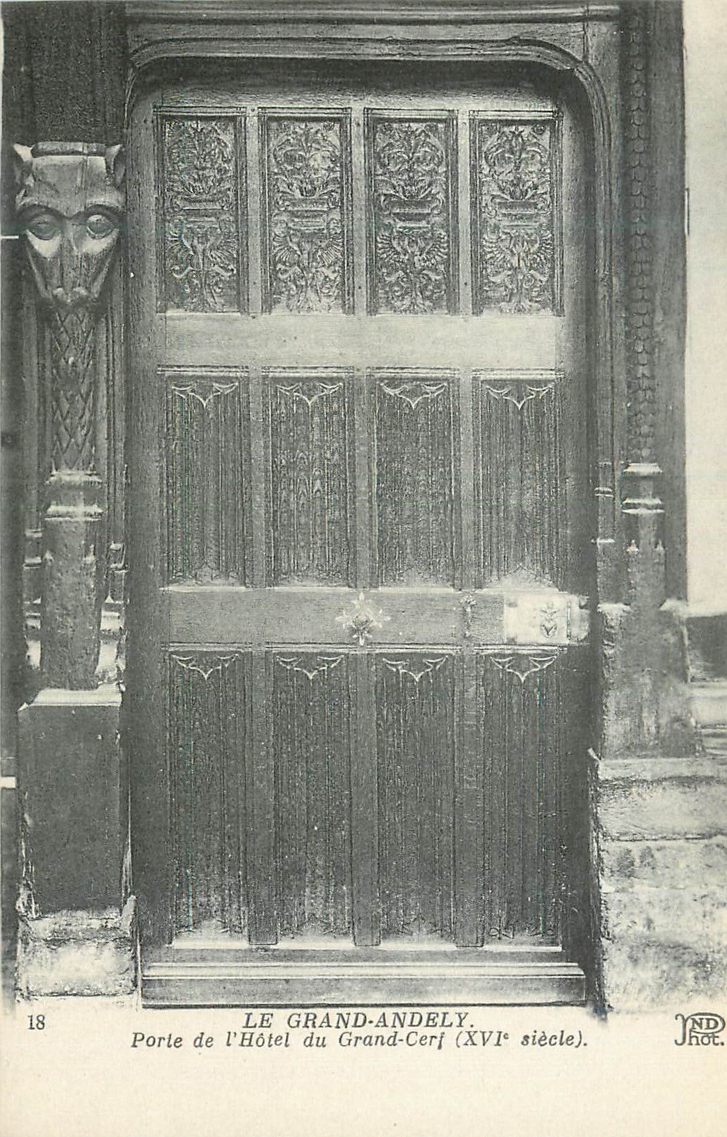 CPA Le Grand Andely Porte de l'Hotel du Grand Cerf (XVIe Siecle)