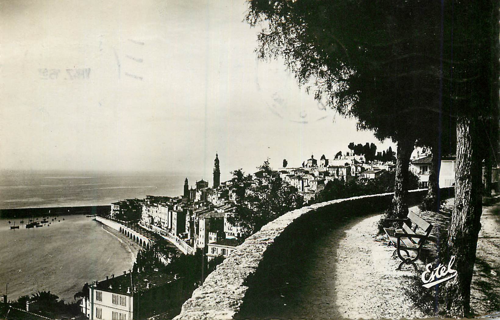 CPM Menton La Vieille Ville et le Boulevard de Garavan