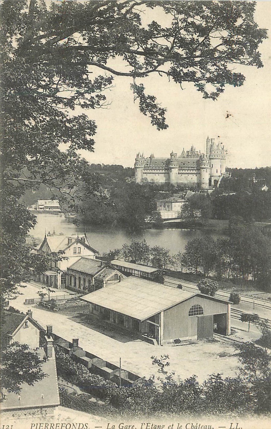 CPA Pierrefonds La Gare L'Etang et le Château Train