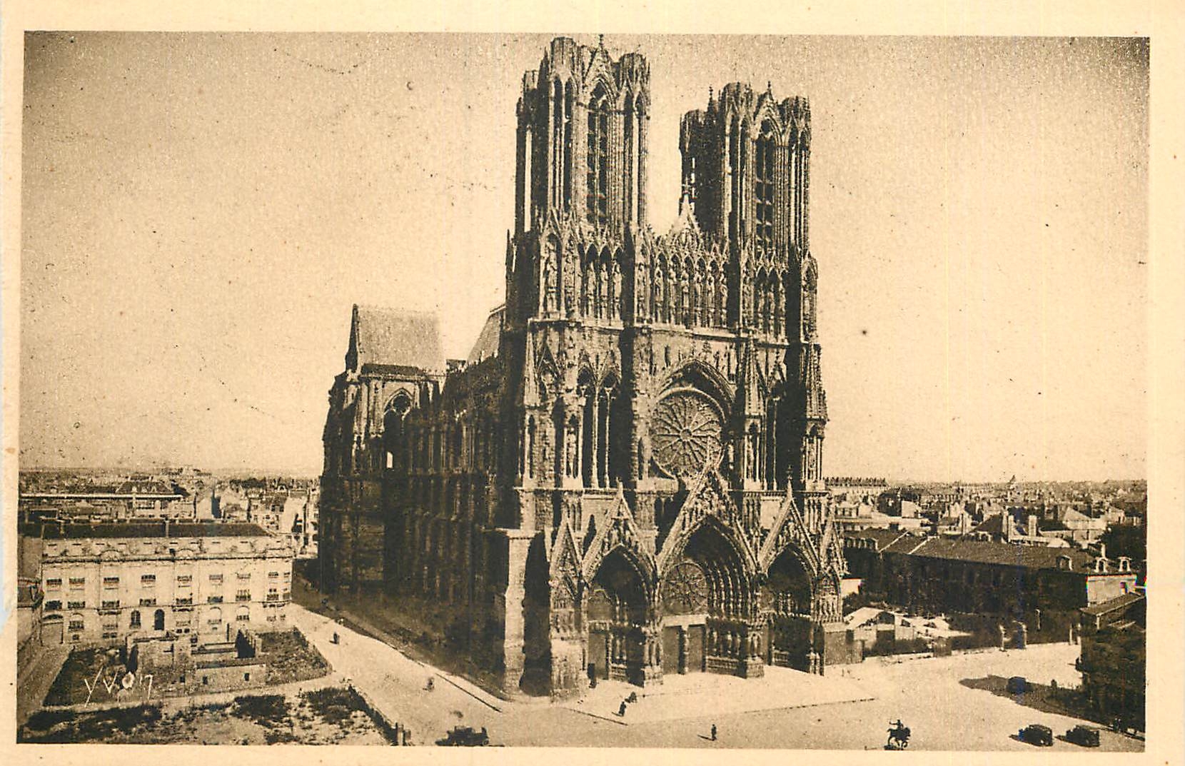 CPA La Douce France Reims (Marne) La Cathedrale Notre Dame