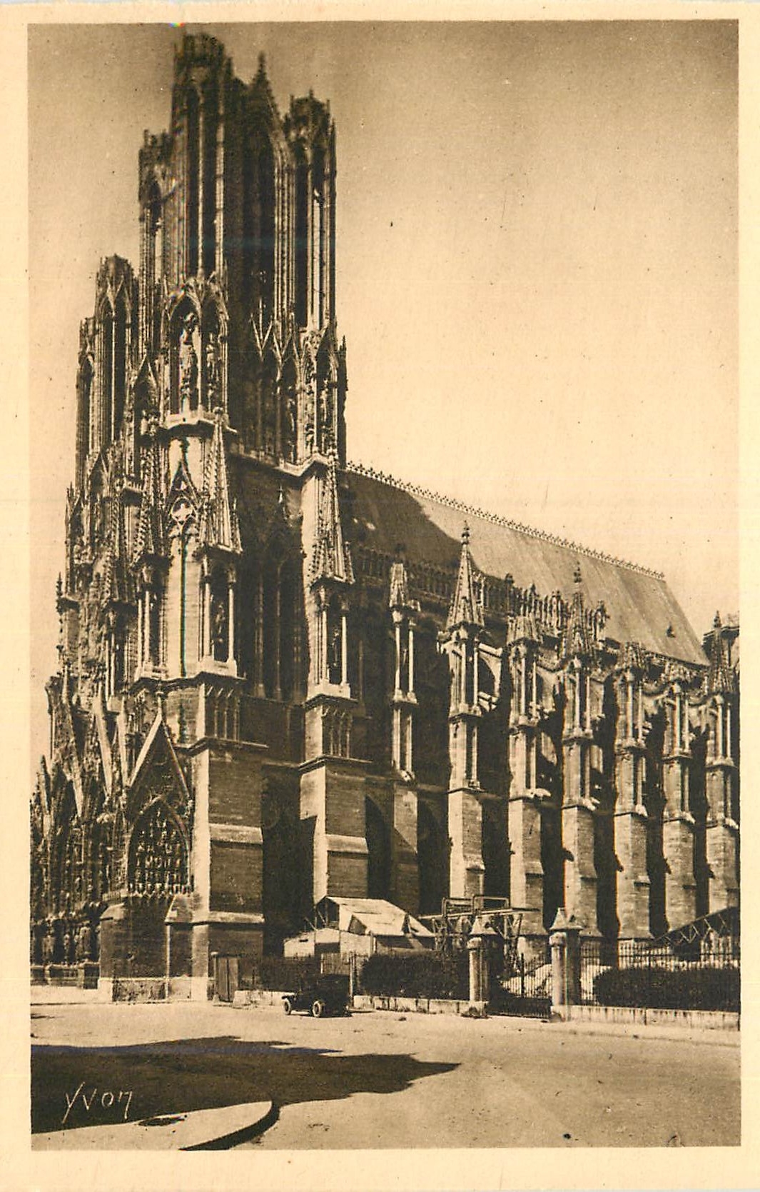 CPA La Douce France Reims (Marne) La Cathedrale Facade Sud Ouest