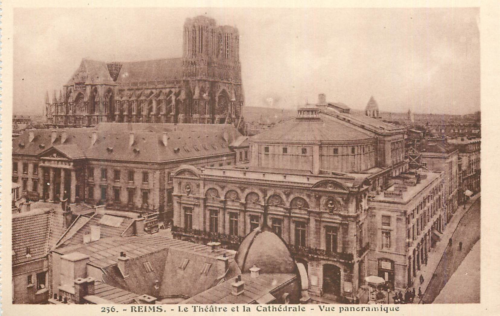 CPA Reims La Theatre et la Cathedrale Vue Panoramique