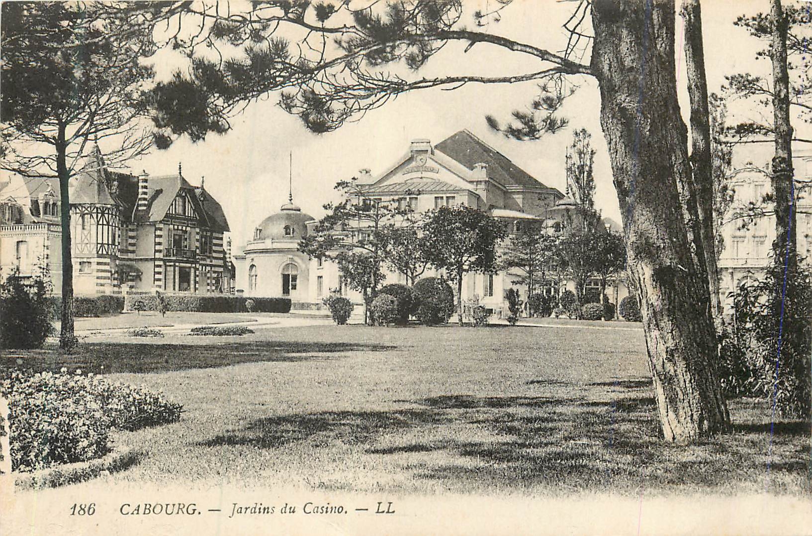 CPA Cabourg Jardins du Casino