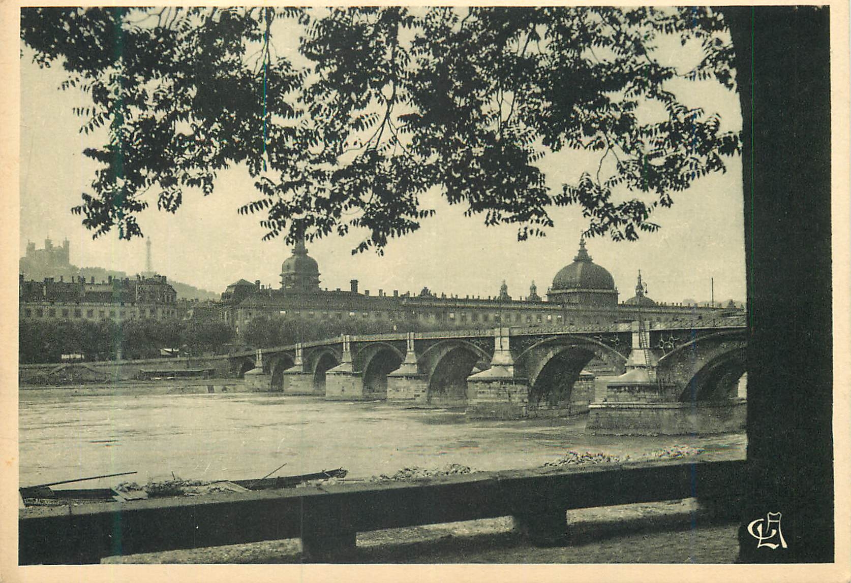 CPA Lyon Pont de la Guillotiere et l'Hotel Dieu