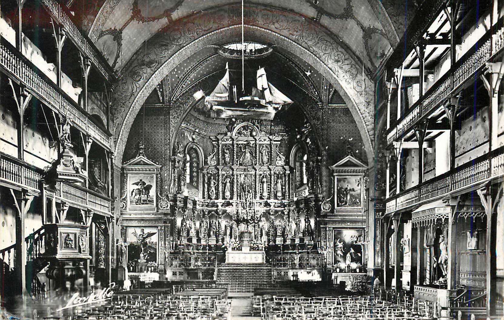 CPM Saint Jean de Luz Interieur de l'Eglise