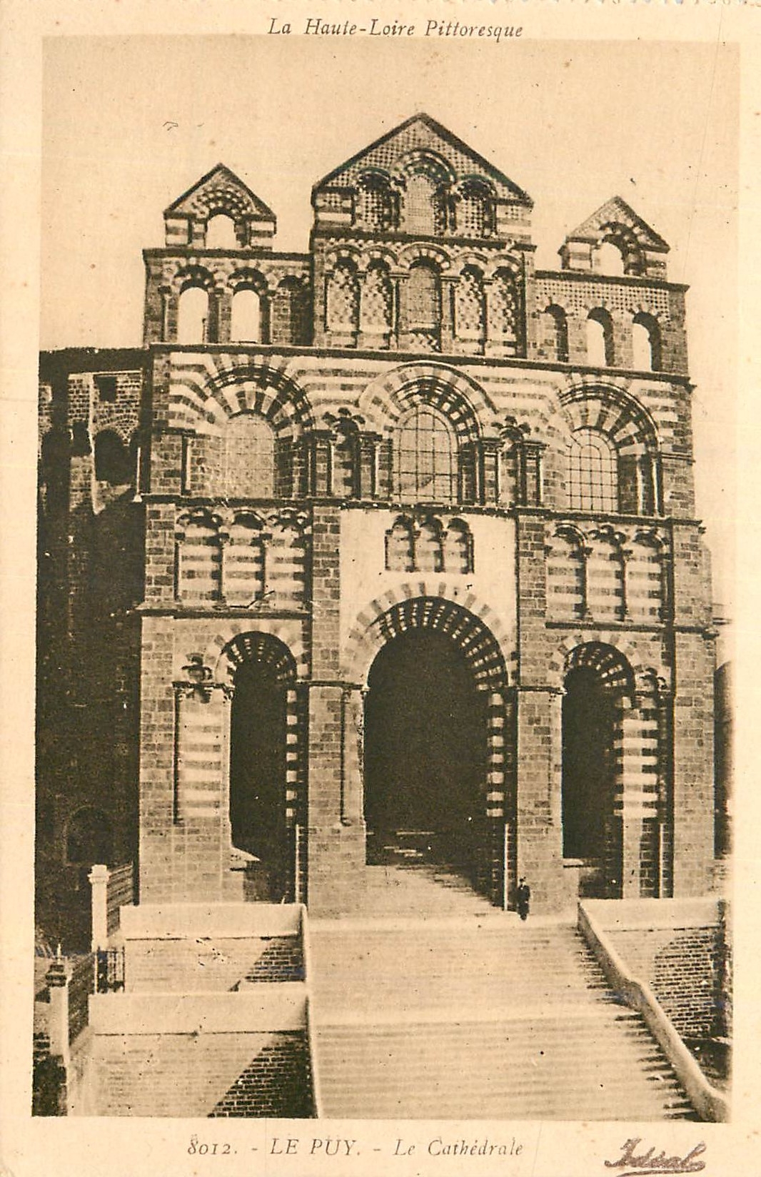 CPA le Puy la Cathedrale la Haute Loire Pittoresque