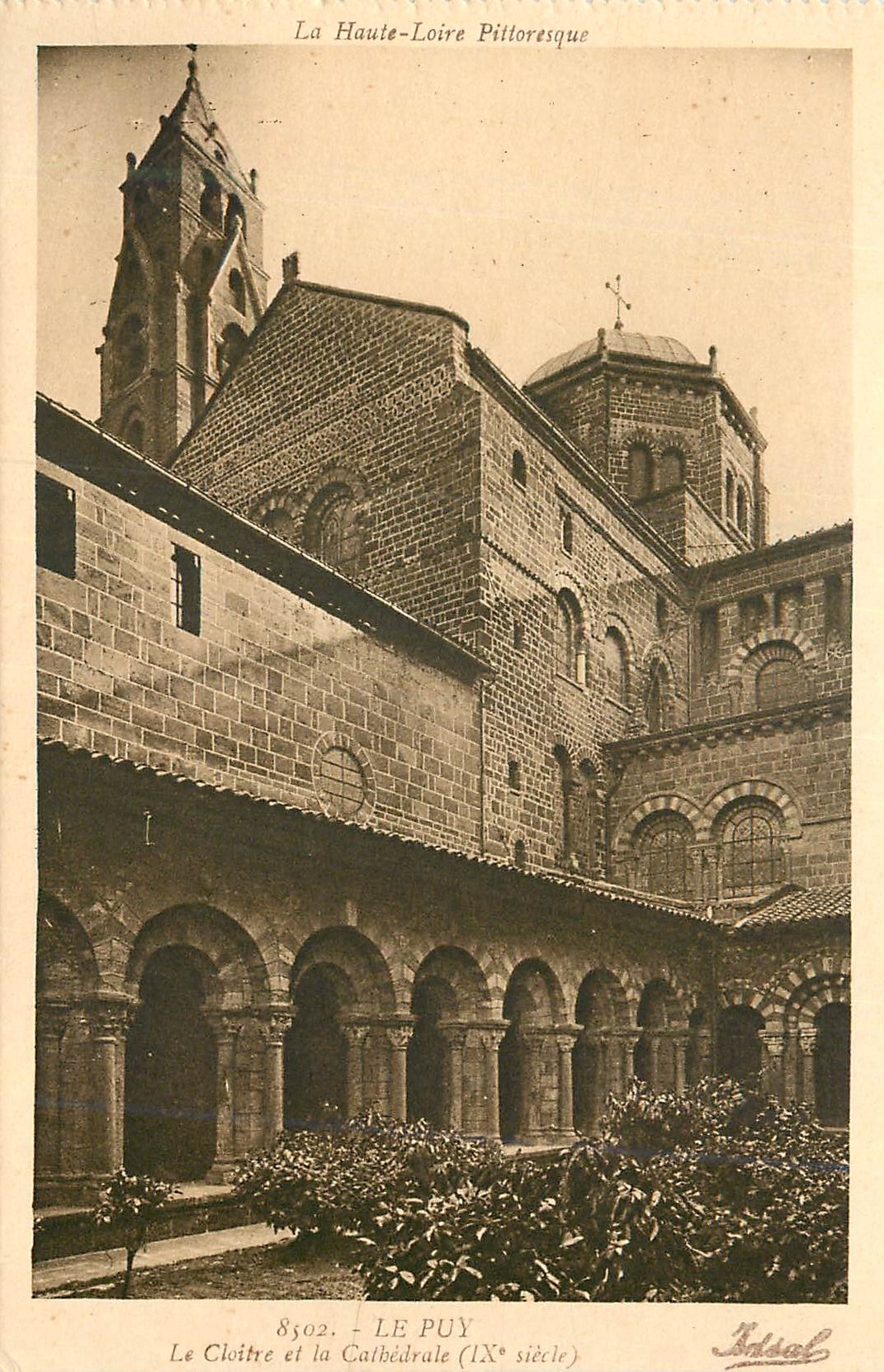 CPA le Puy le Cloitre et la Cathedrale (IXe siecle) la Haute Loire Pittoresque