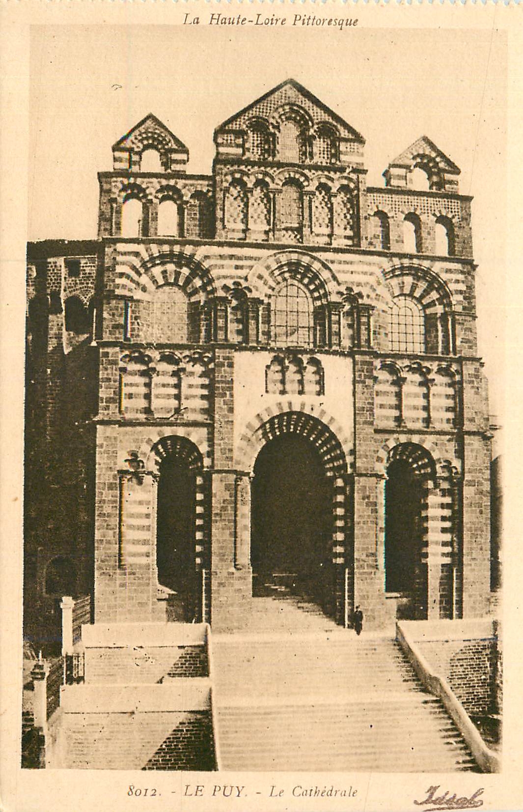 CPA le Puy la Cathedrale la Haute Loire Pittoresque 