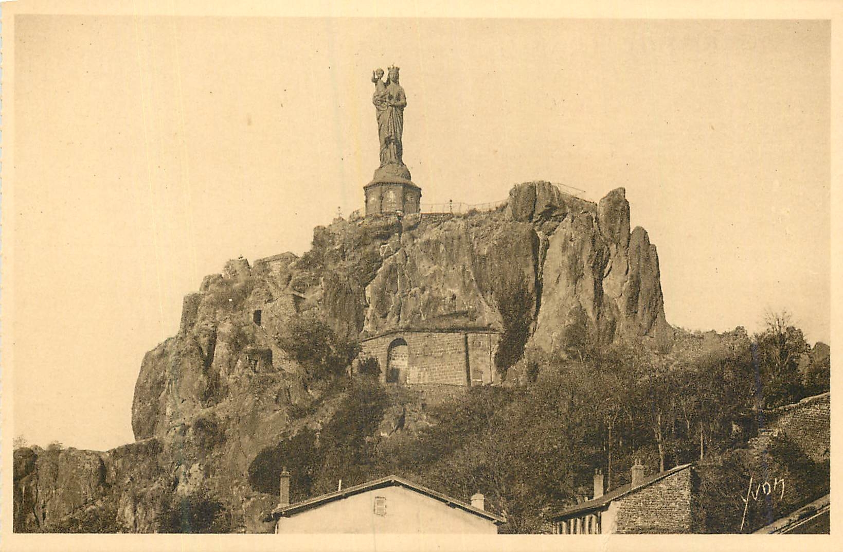 CPA le Puy (Haute Loire) Statue de N D de France sur le Rocher Corneille