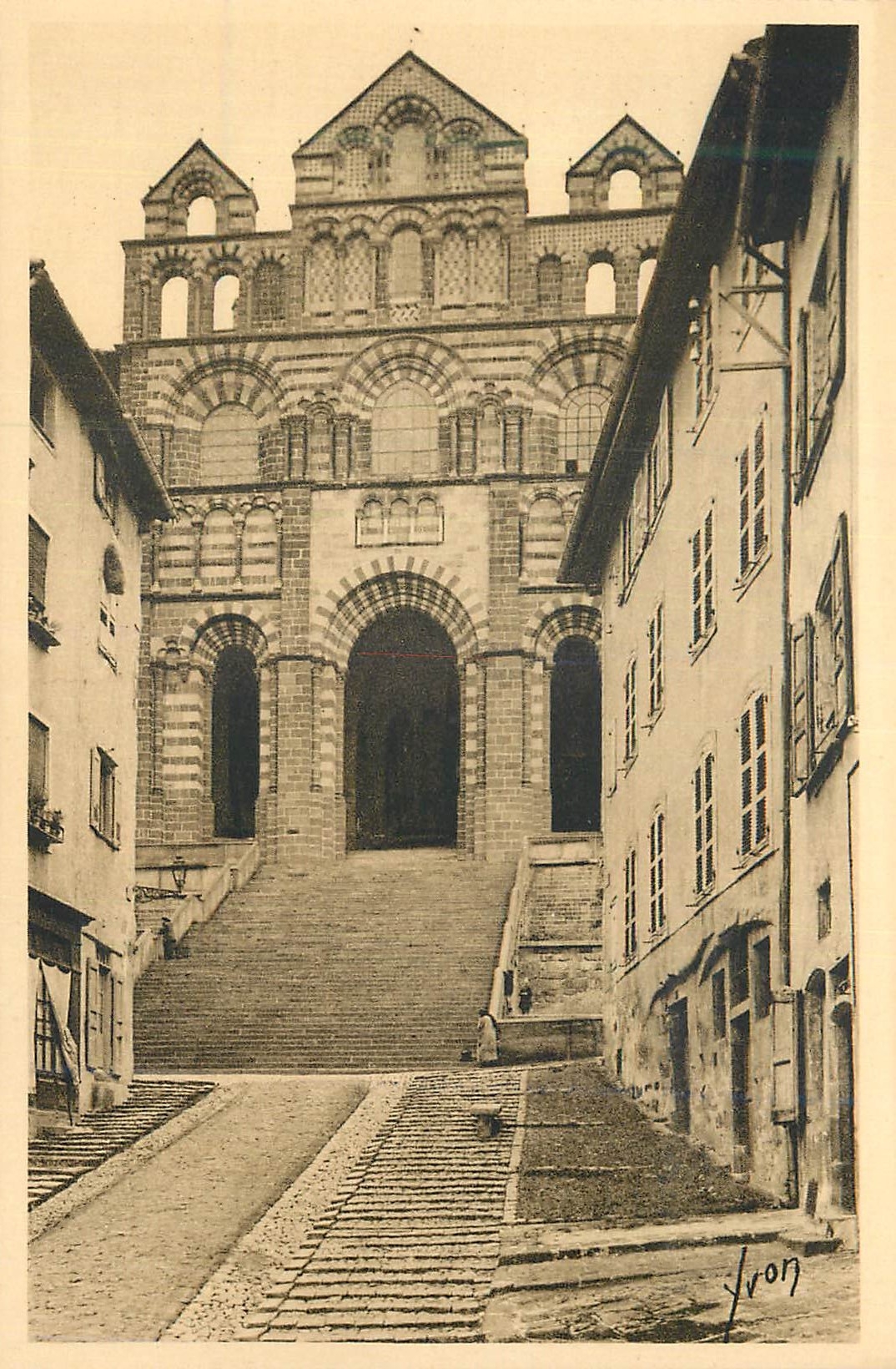 CPA le Puy (Haute Loire) Basilique de Notre Dame du Puy la Facade