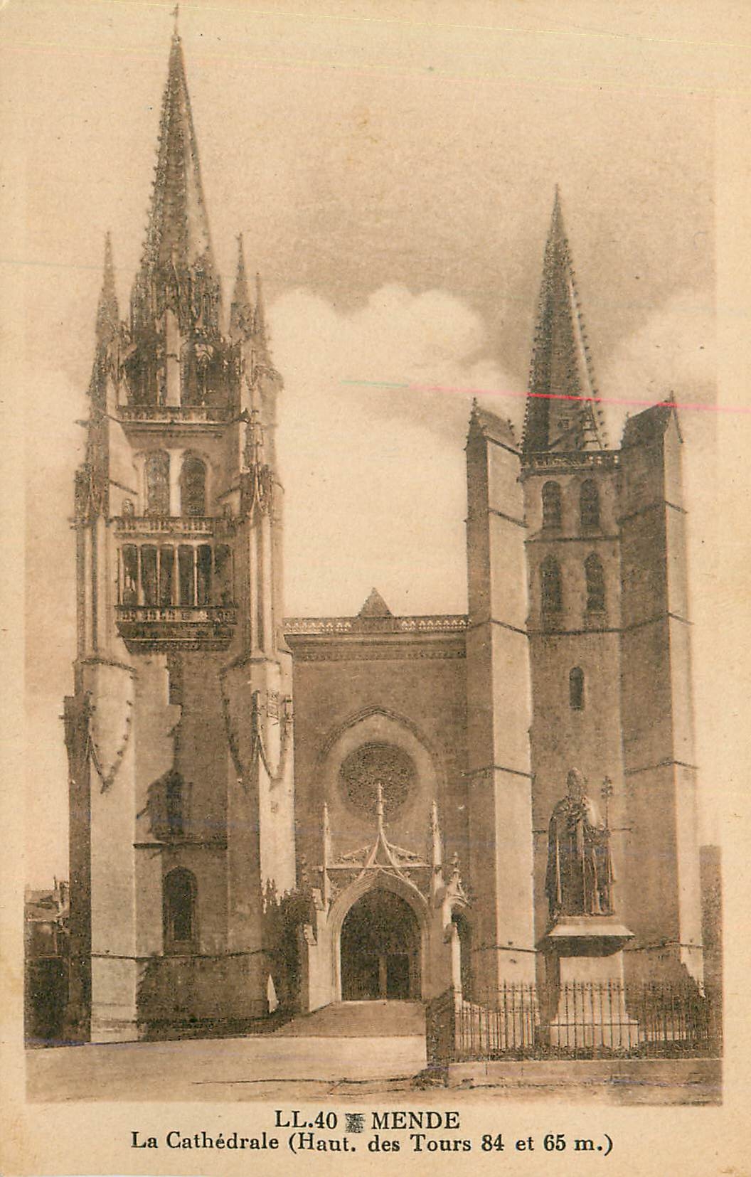 CPA Ll 40 mende la cathedrale(haute des tours 84 et 65 m)