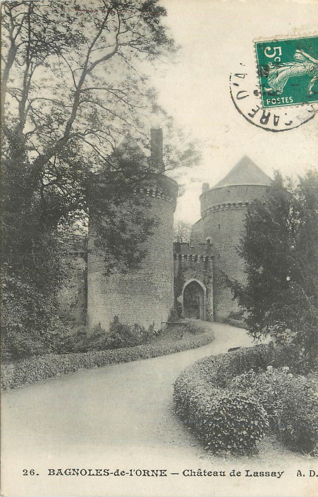 CPA 26 bagnoles de l orne chateau de lassay
