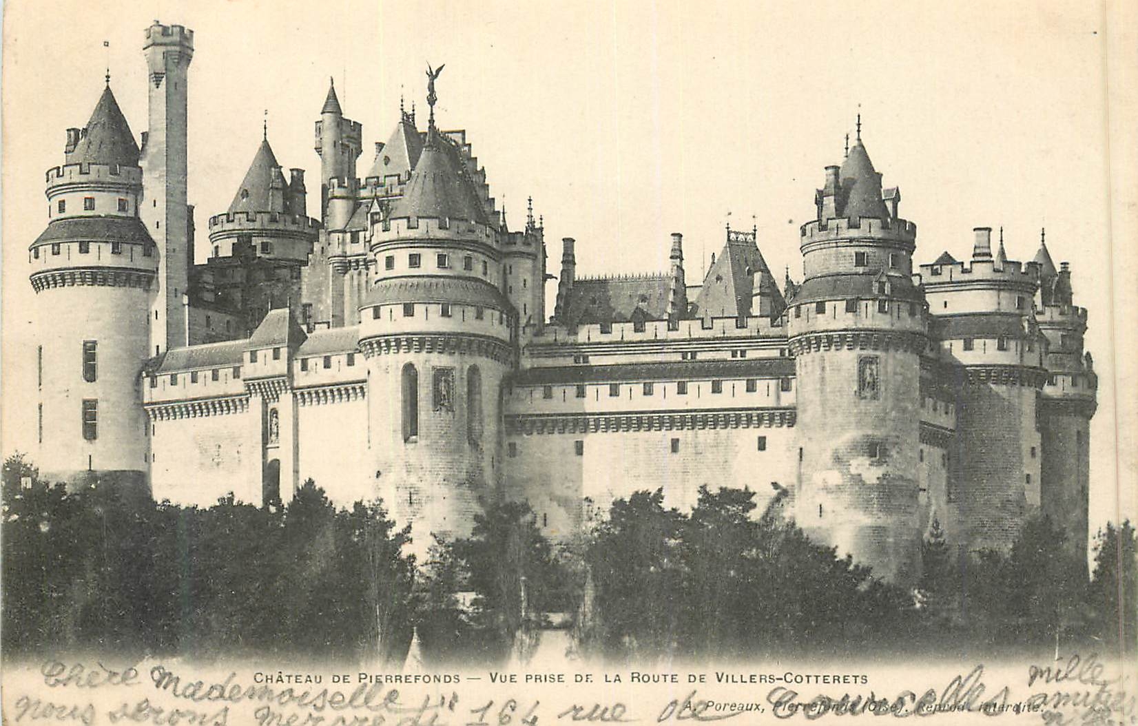 CPA Chateau de pierrefonds vue prise de la route de villers cotterets