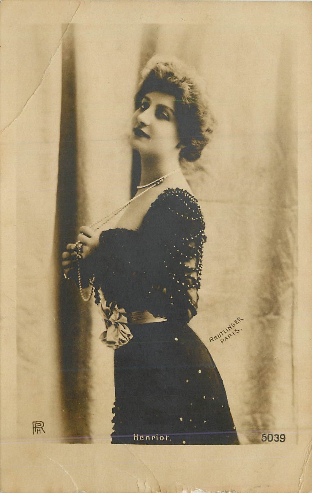 CPA Henriot Reutlinger Paris