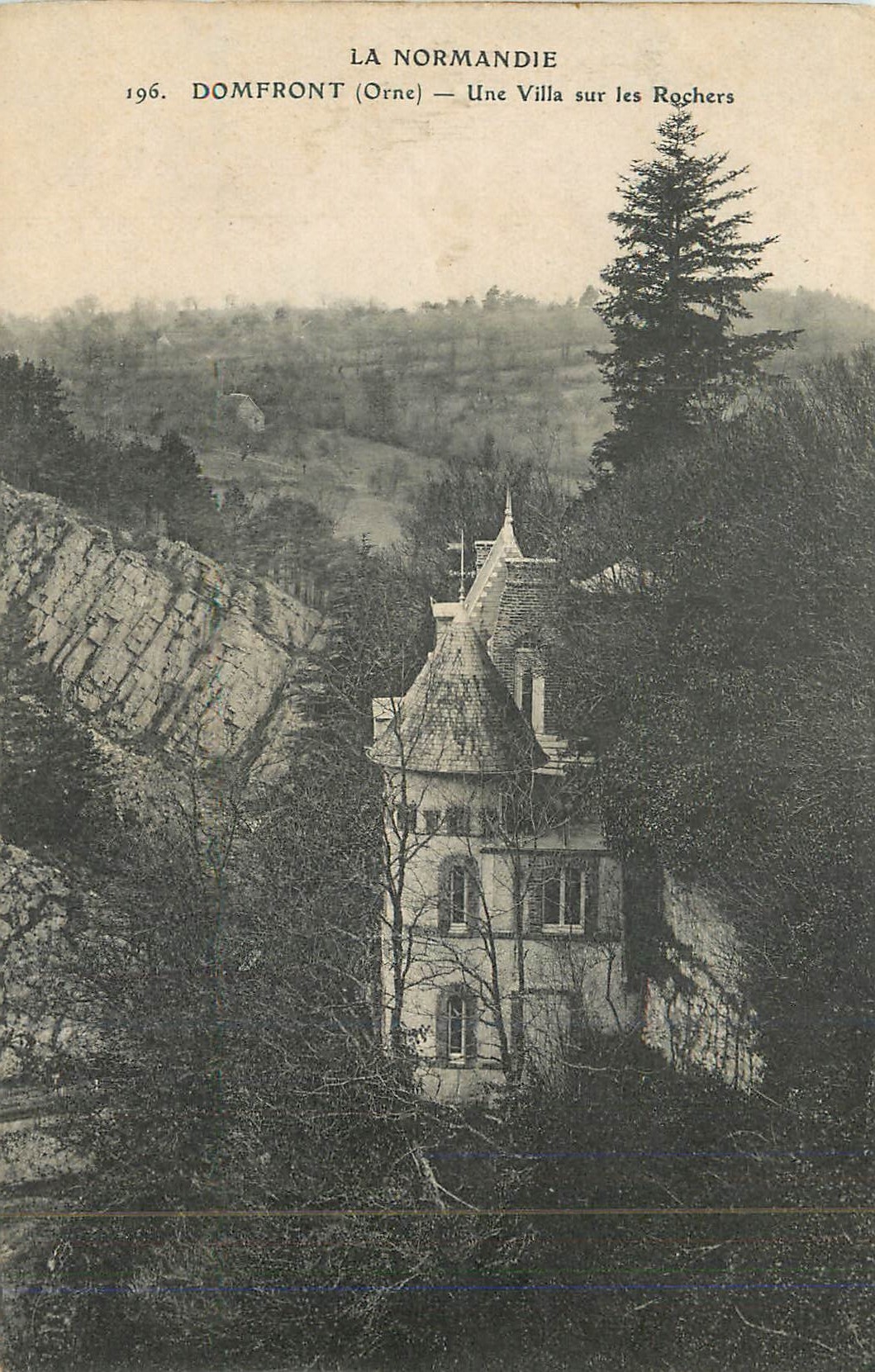 CPA La Normandie Domfront (Orne) Une Villa sur les Rochers