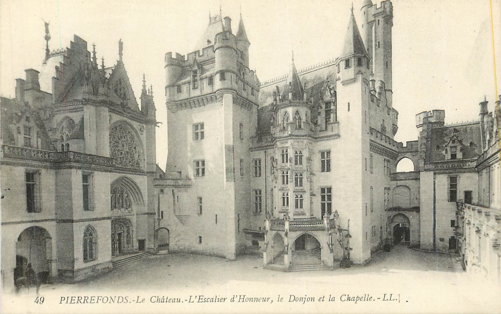 CPA Pierrefonds Le Chateau L'Escalier d'Honneur le Donjon et la Chapelle