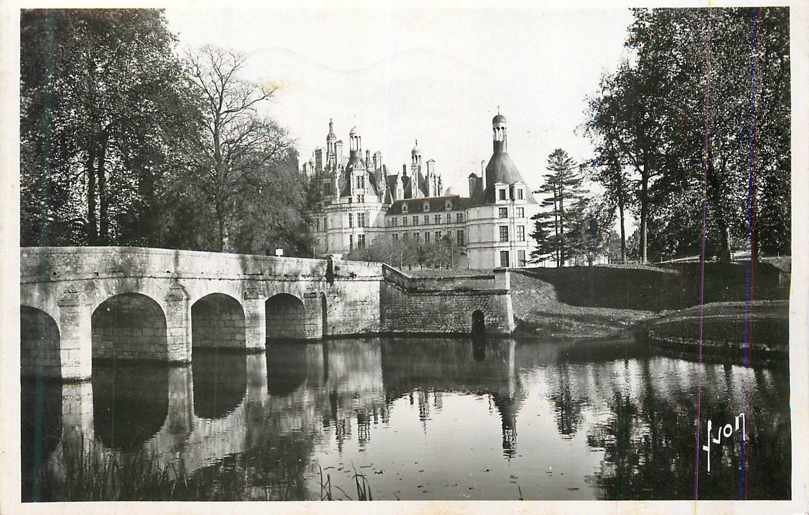 CPM Chambord (L et C) le Chateau vu des Rives du Cosson
