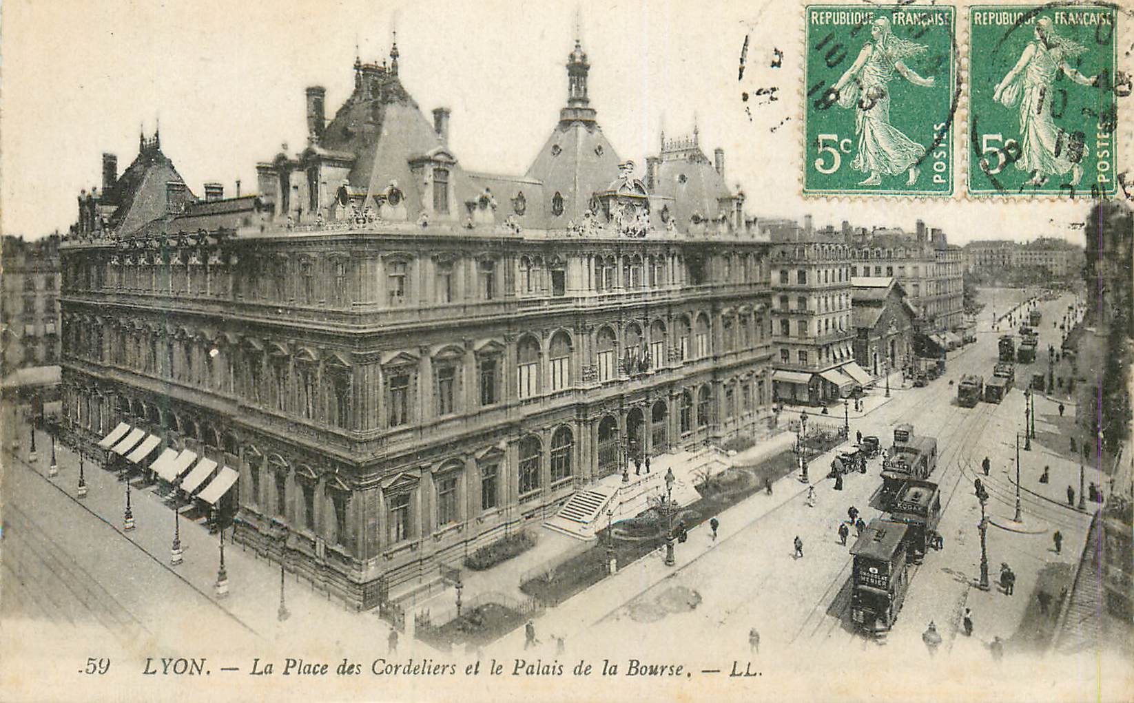 CPA Lyon la Place des Cordeliers et le Palais de la Bourse Tramway