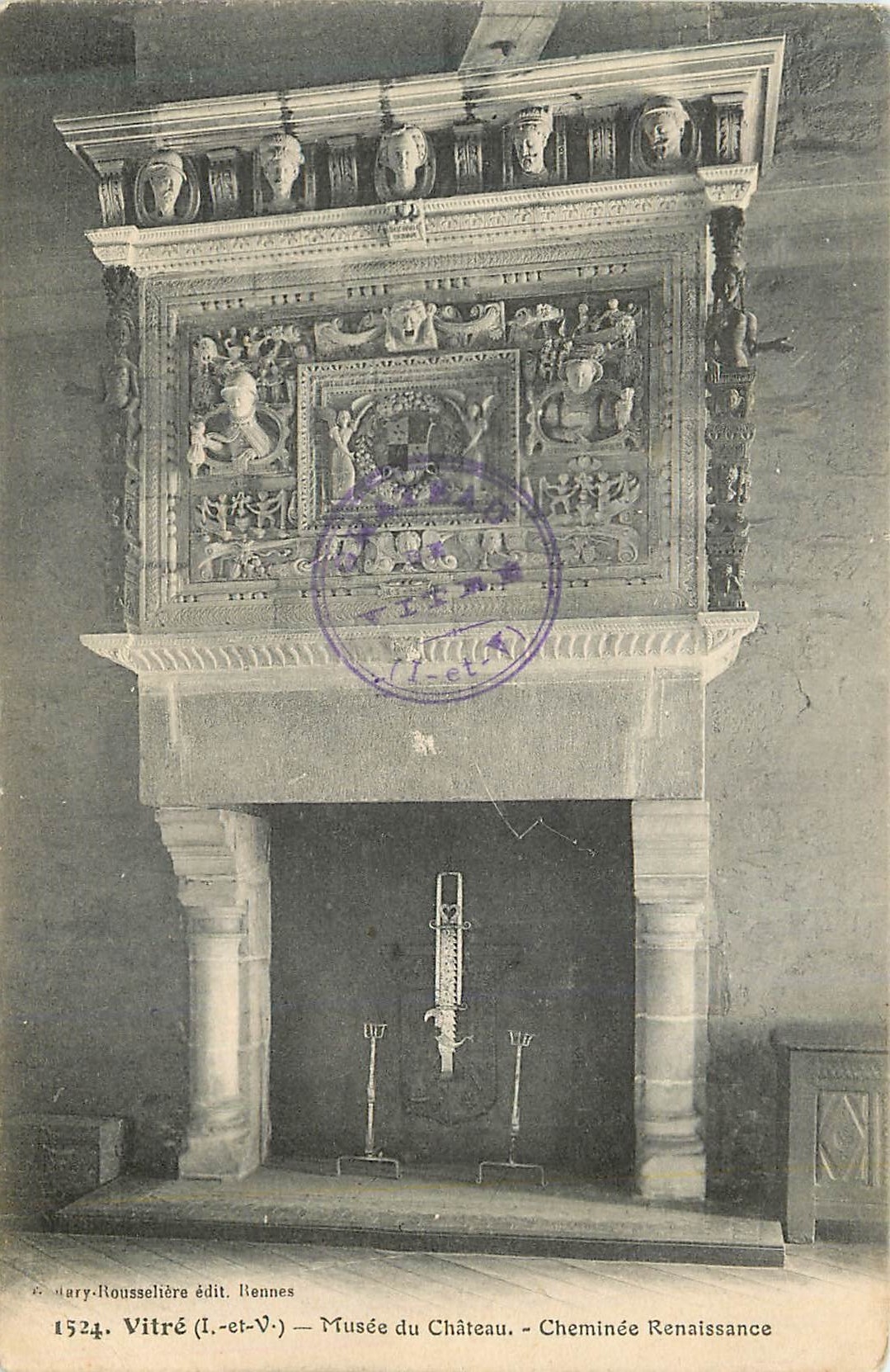 CPA Vitre (I et v) Musee de Chateau Cheminee Renaissance