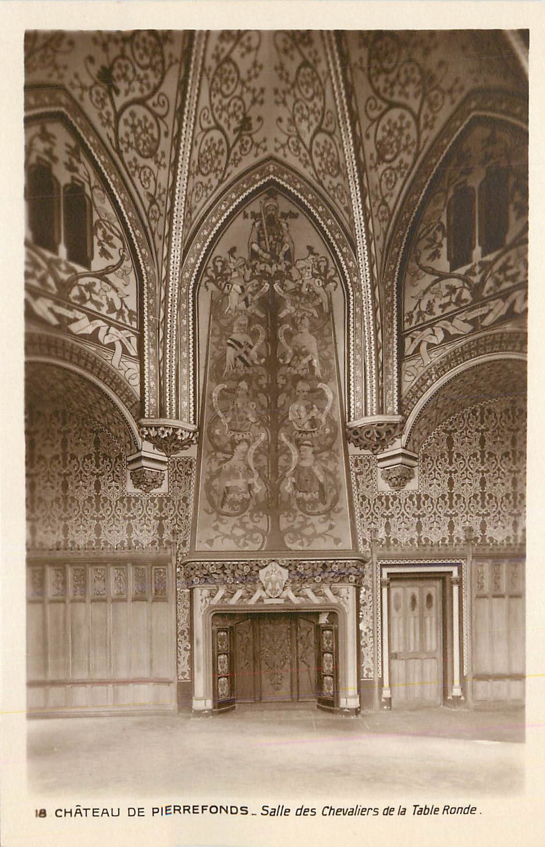 CPA Chateau de Pierrefonds Salle des Chevaliers de la Table Ronde
