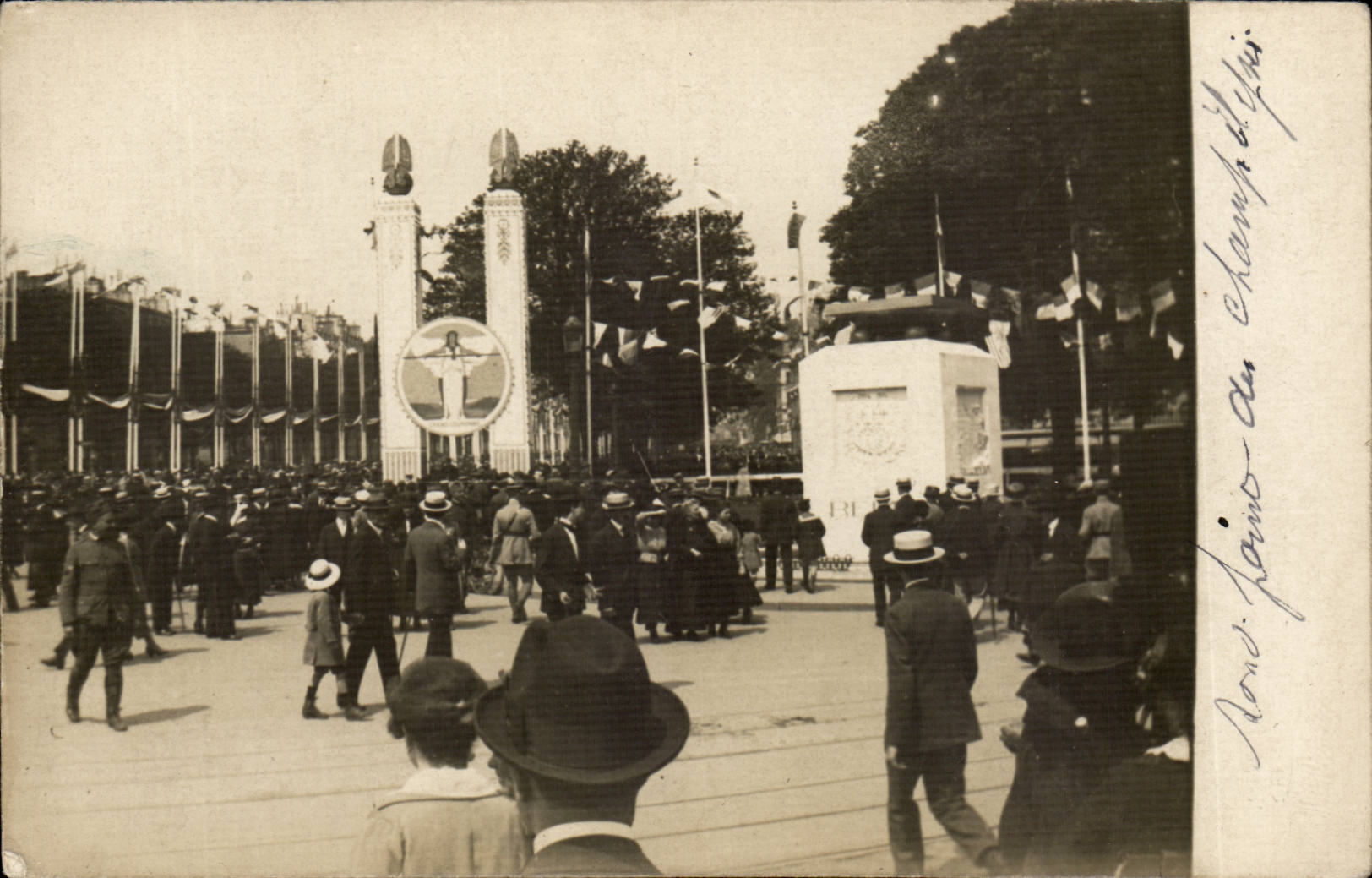 Runder Punkt des realen Fotos des Elysees stellt Fair Christ auf