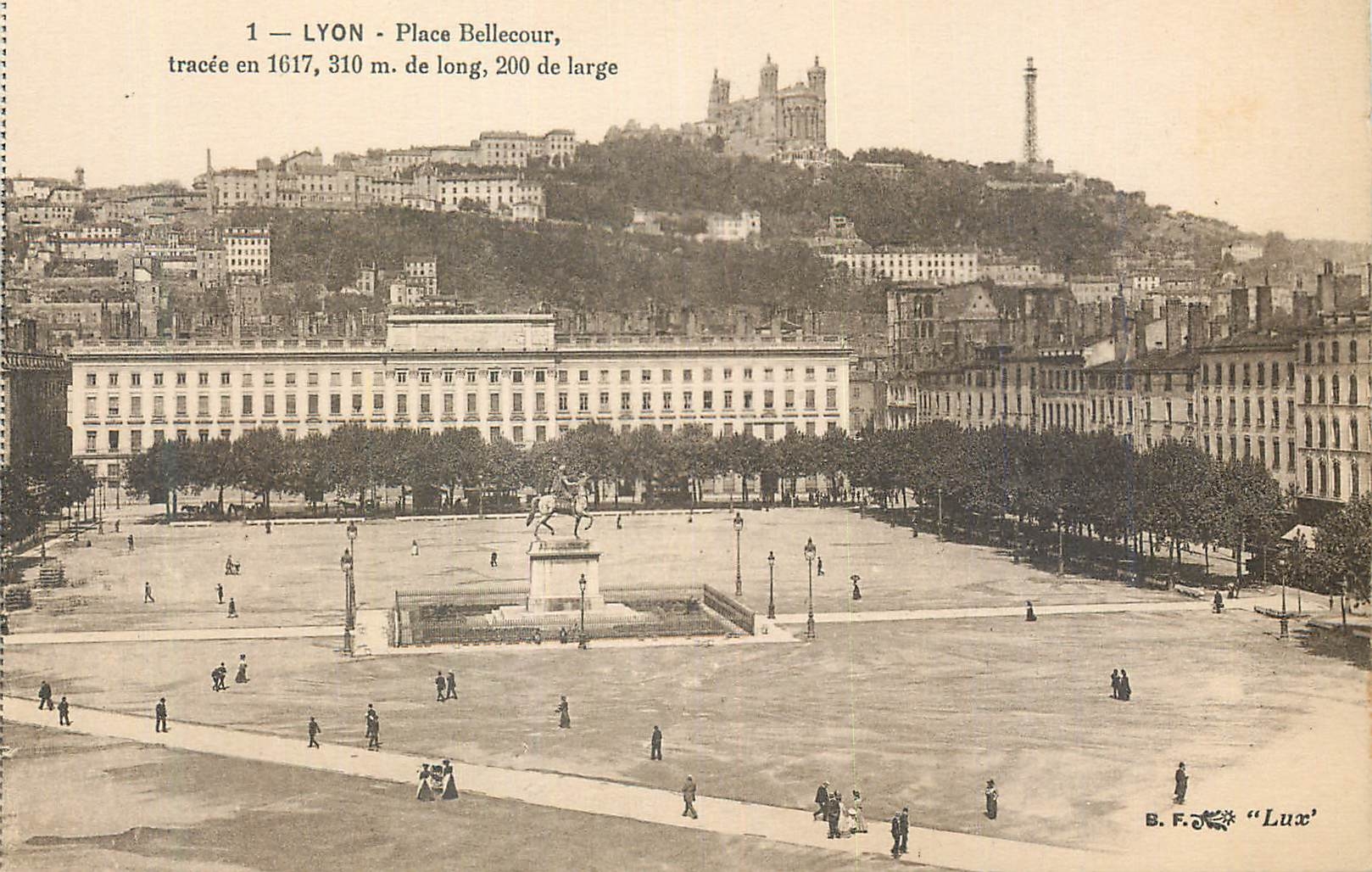 CPA Lyon Place Bellecour Tracee en 1617 310 m de Long 200 m de Large