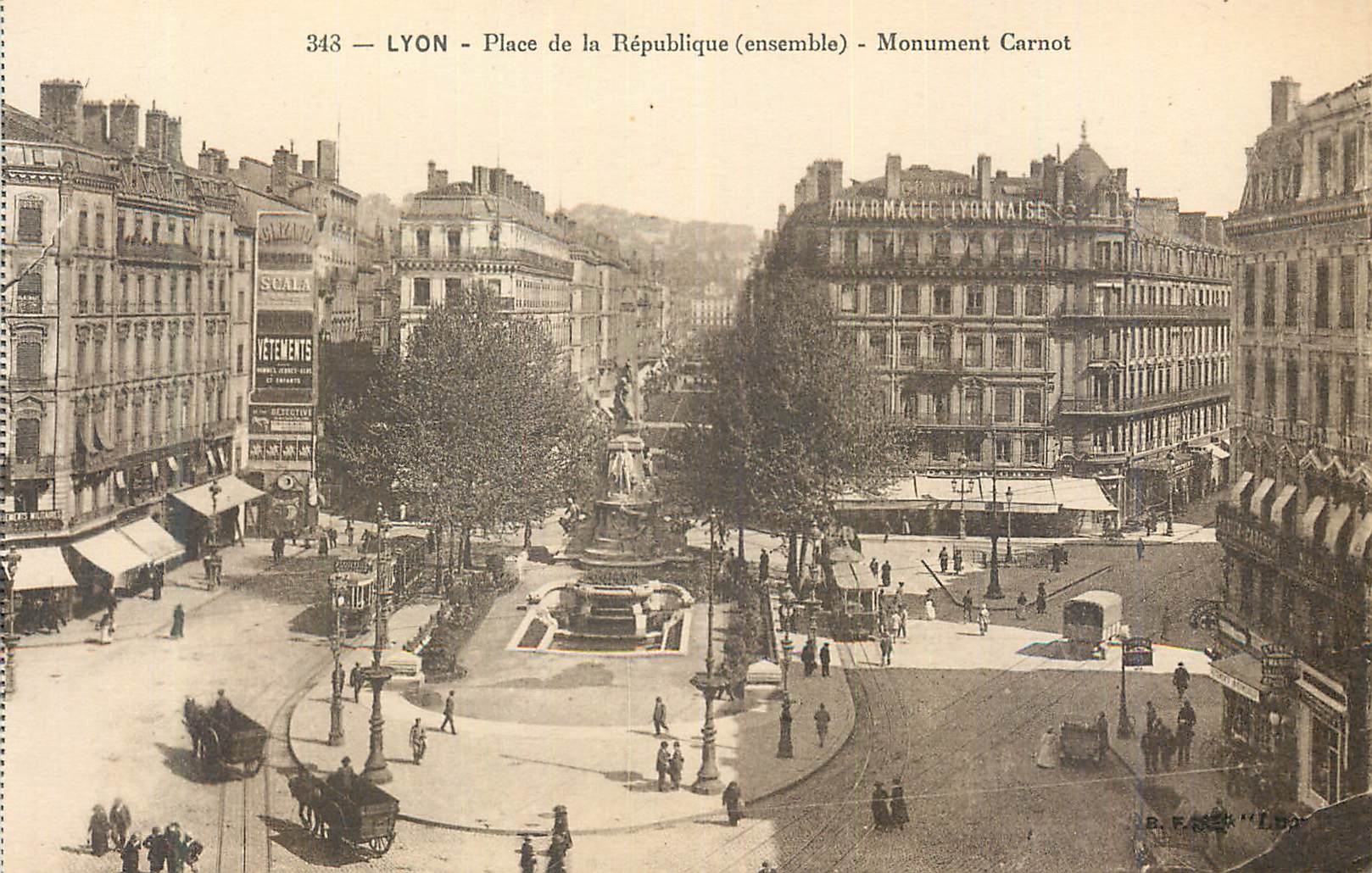 CPA Lyon Place de la Republique (Ensemble) Monument Carnot