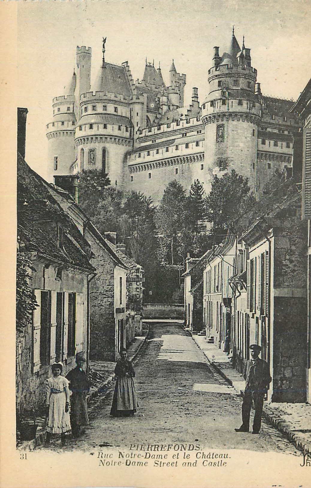 CPA Pierrefonds Rue Notre Dame et Le Chateau