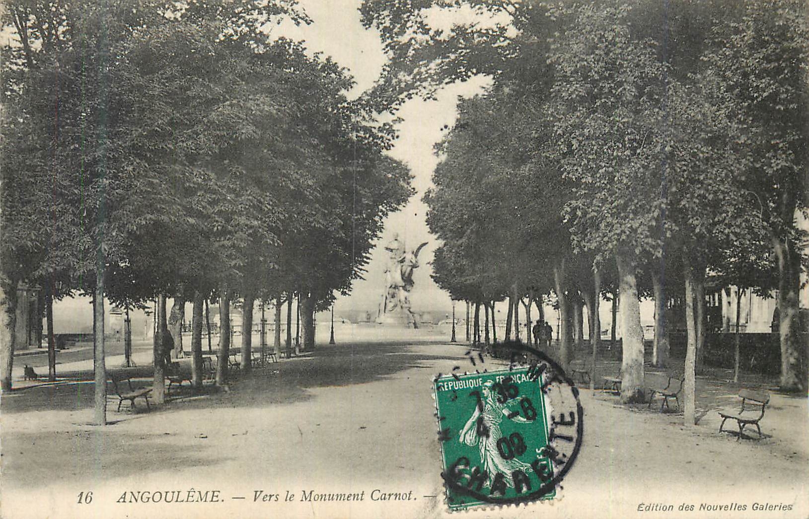 CPA Angouleme Vers le Monument Carnot