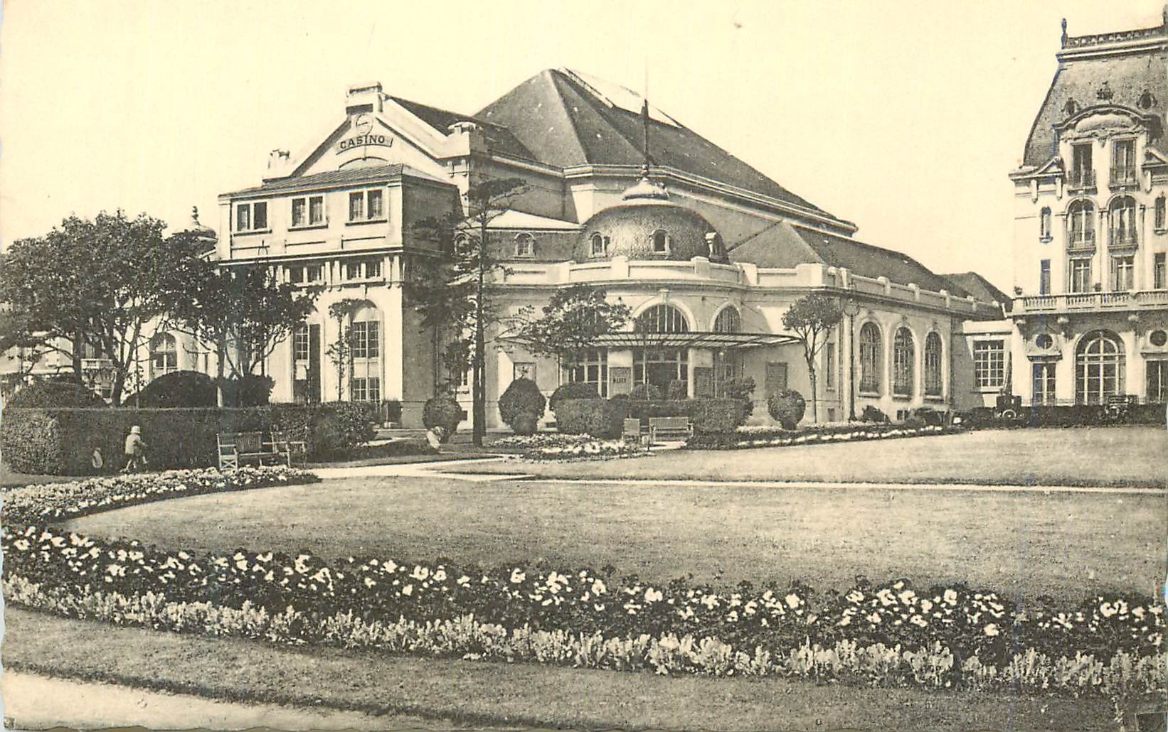 CPA Cabourg Les Jardins et le Casino