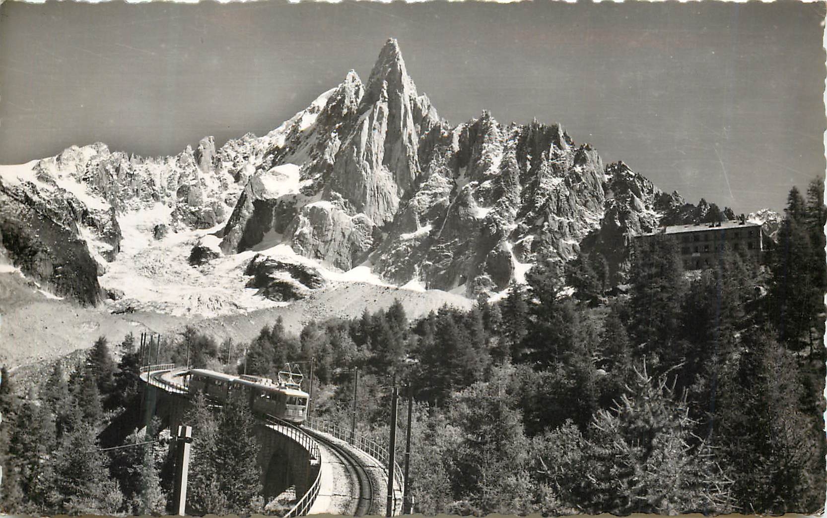 CPM Chamonix Train du Montenvers et Aiguille du Dru