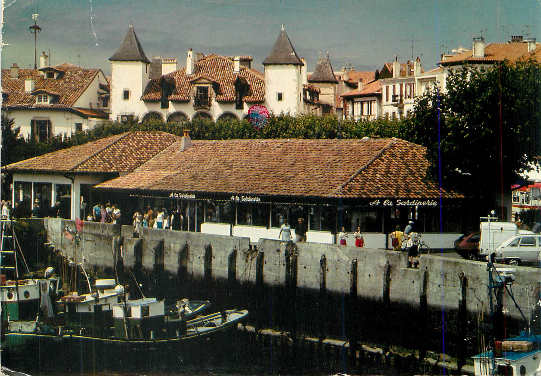 CPM Cote Basque Saint Jean de Luz (Pyrenees Atlantiques) Les Quais