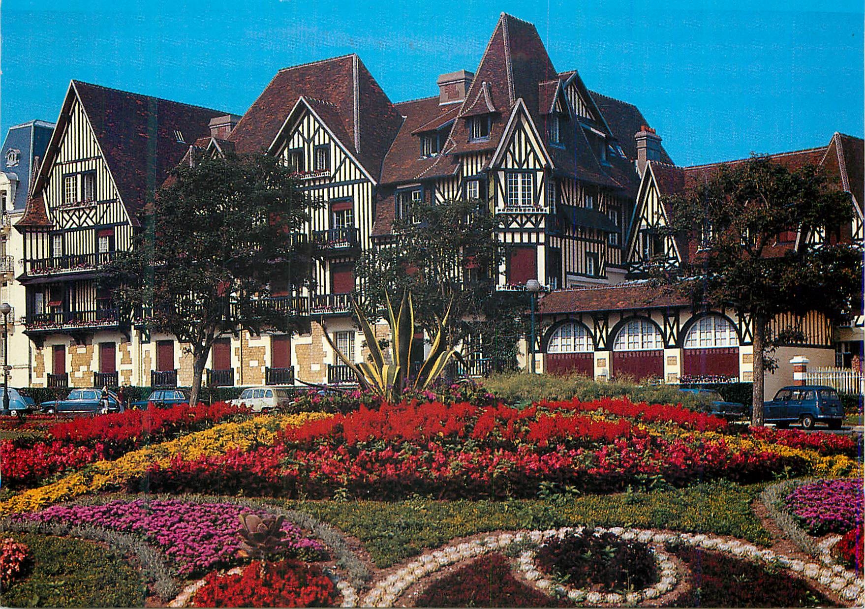 CPM la Cote Fleurie Cabourg (Calvados) la Plage des Fleurs le Normandie Hotel et les Jardins