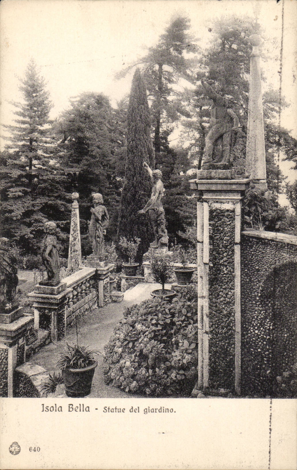 CPA Italy Italia insulated Bella del Giardino Statue