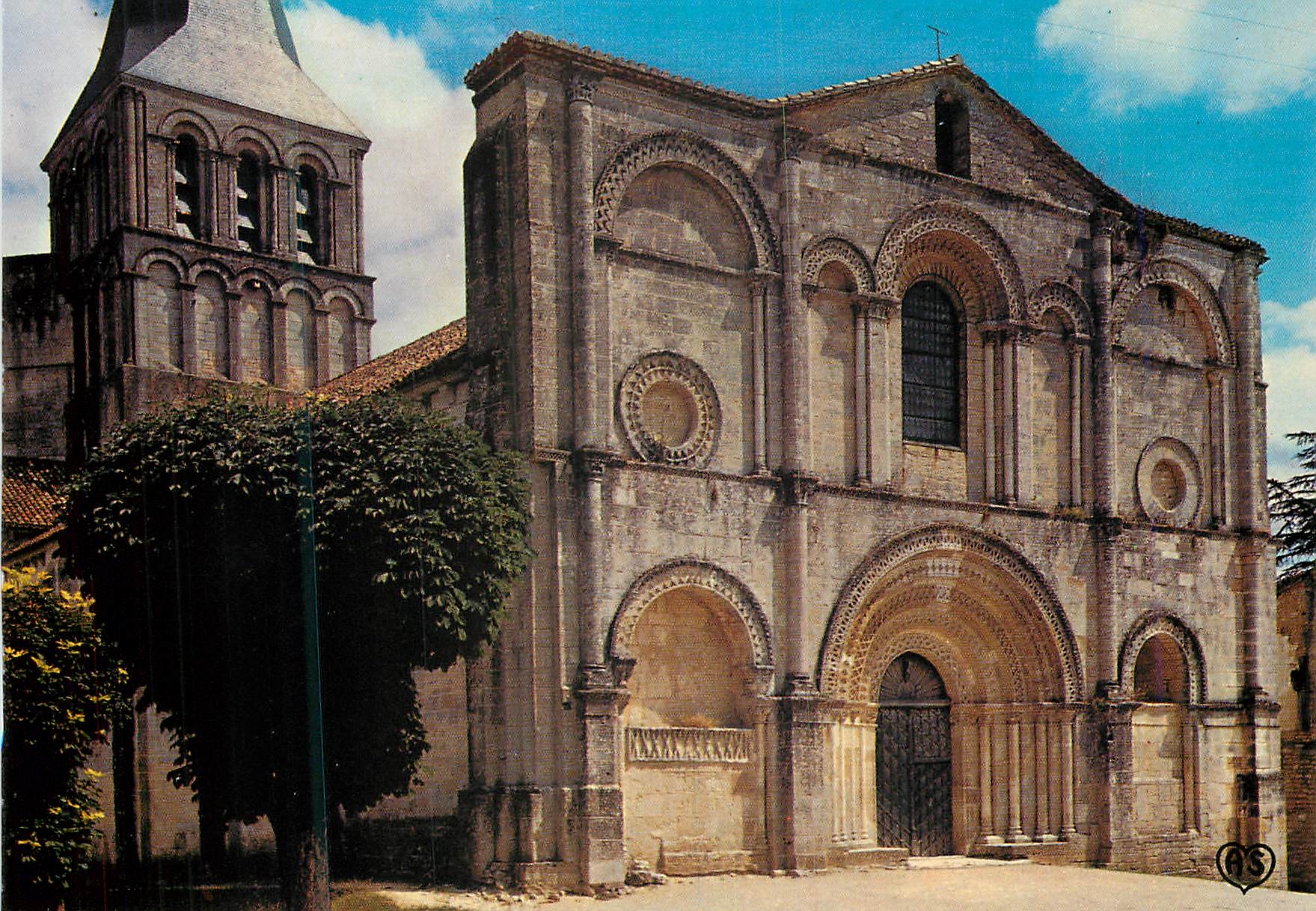CPM Saint Amant de Boixe Charente L eglise ancienne dependeanca d une