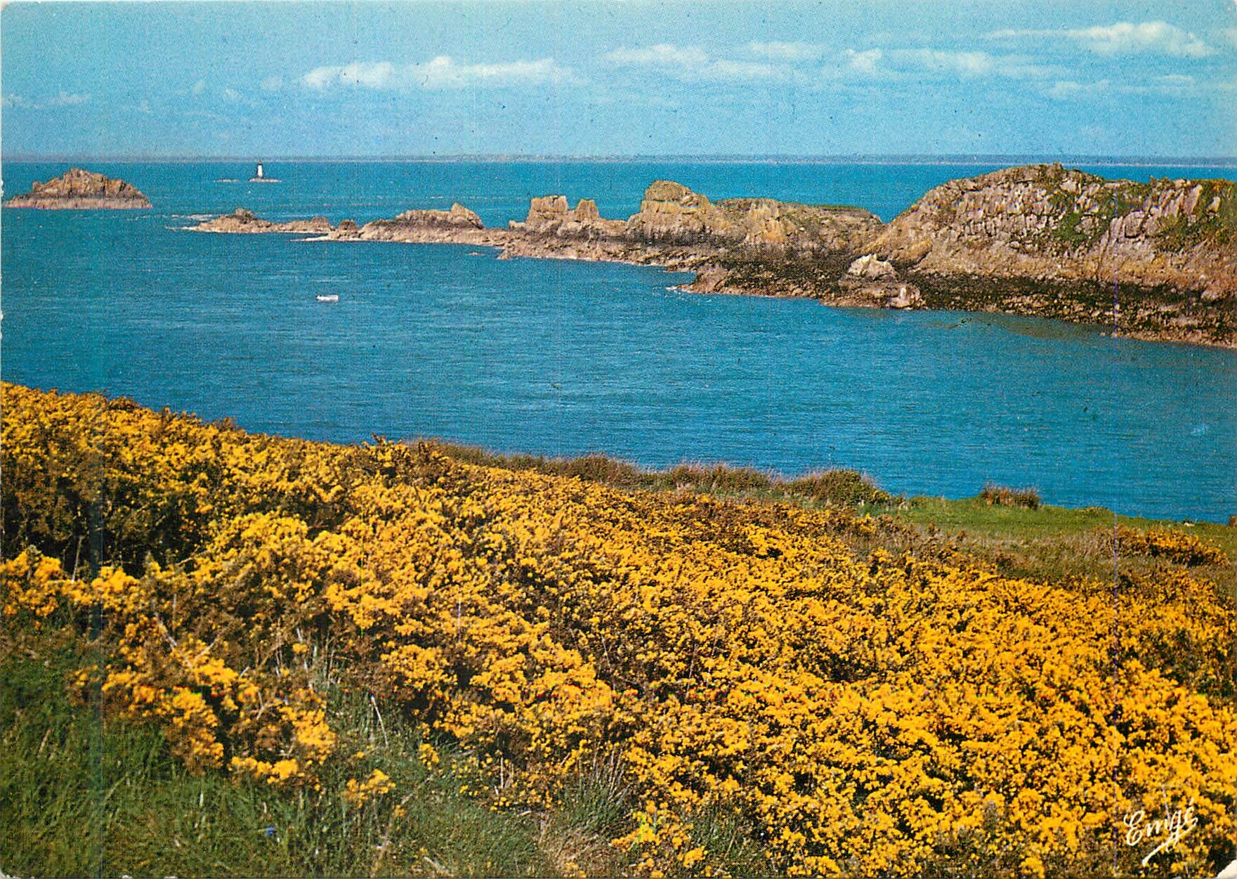 CPM Cancale L Ile des Landes Vue de la Pointe du Grouin