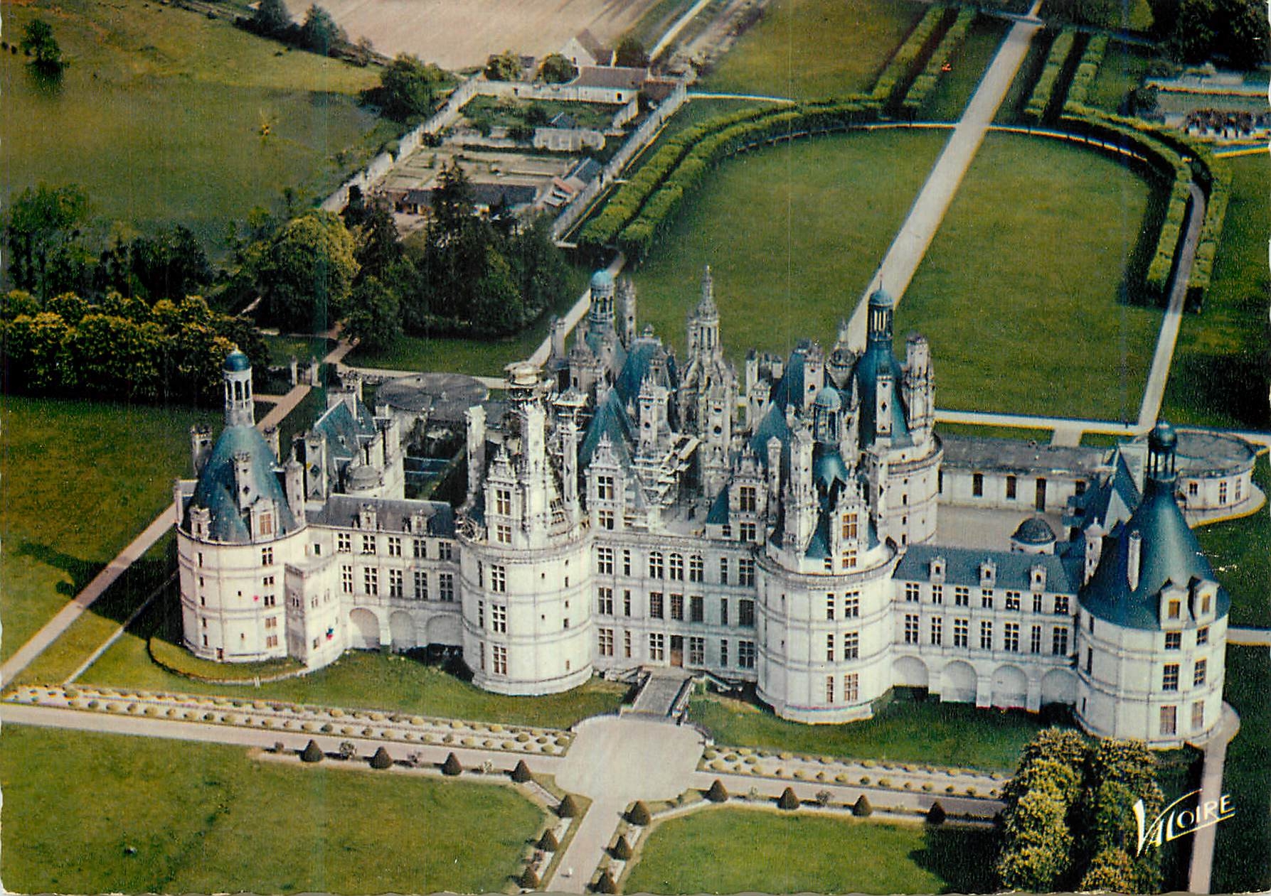 CPM Chambord Loir et Cher La facade nord ouest du chateau vue d avion