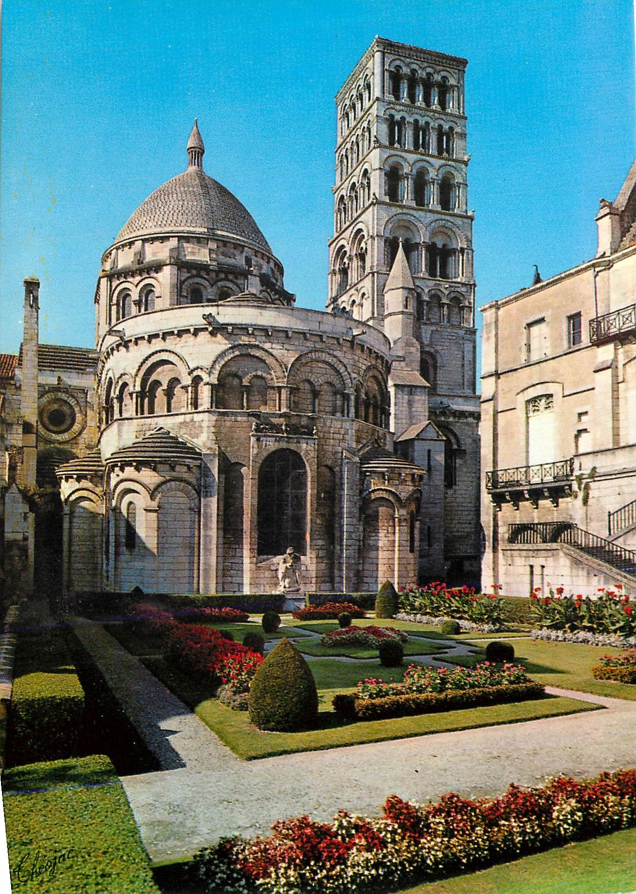 CPM Angouleme Charente La Cathedrale Saint Pierre