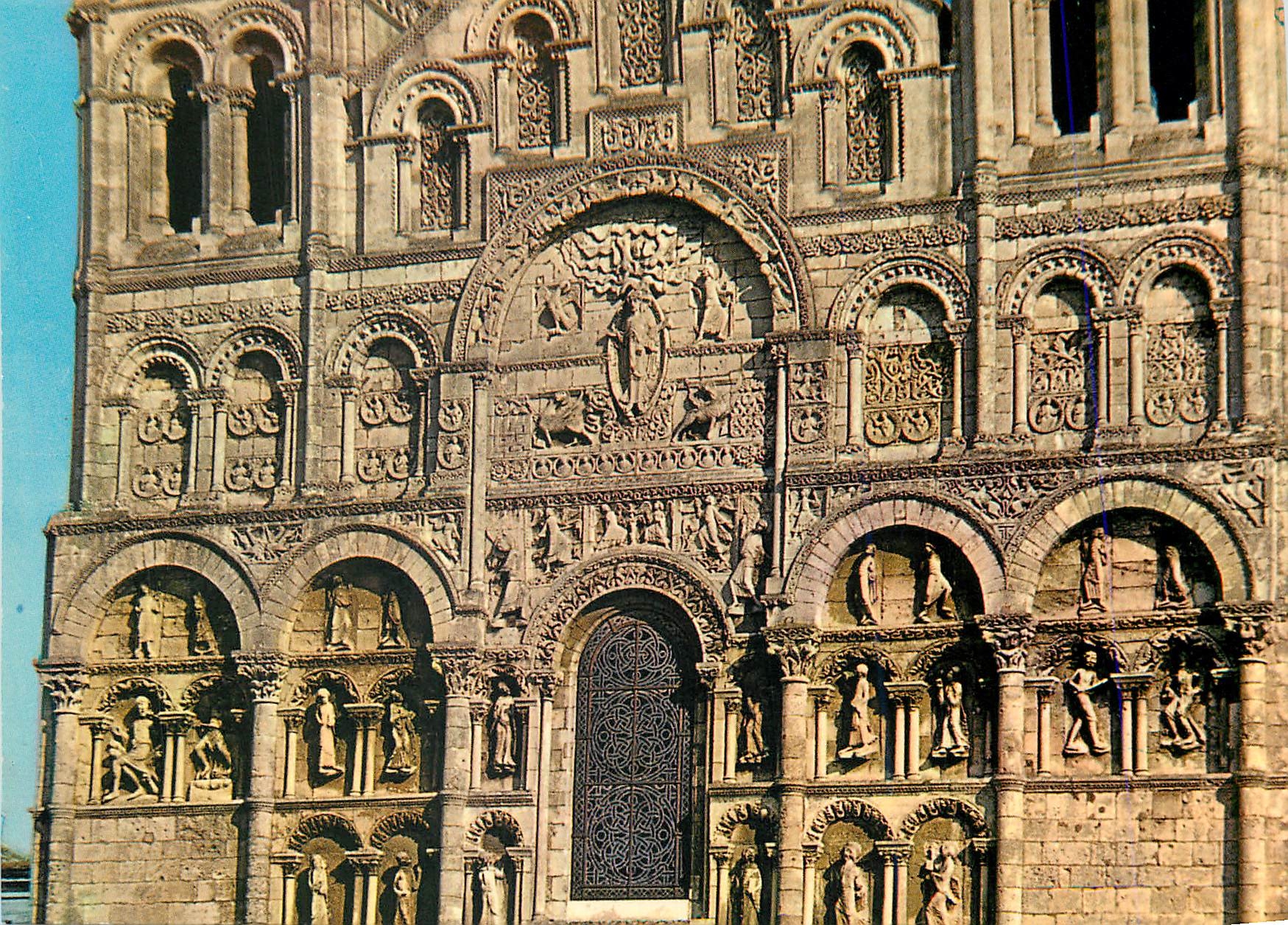 CPM Angouleme Charente La Cathedrale Saint Pierre La facade style poitevin