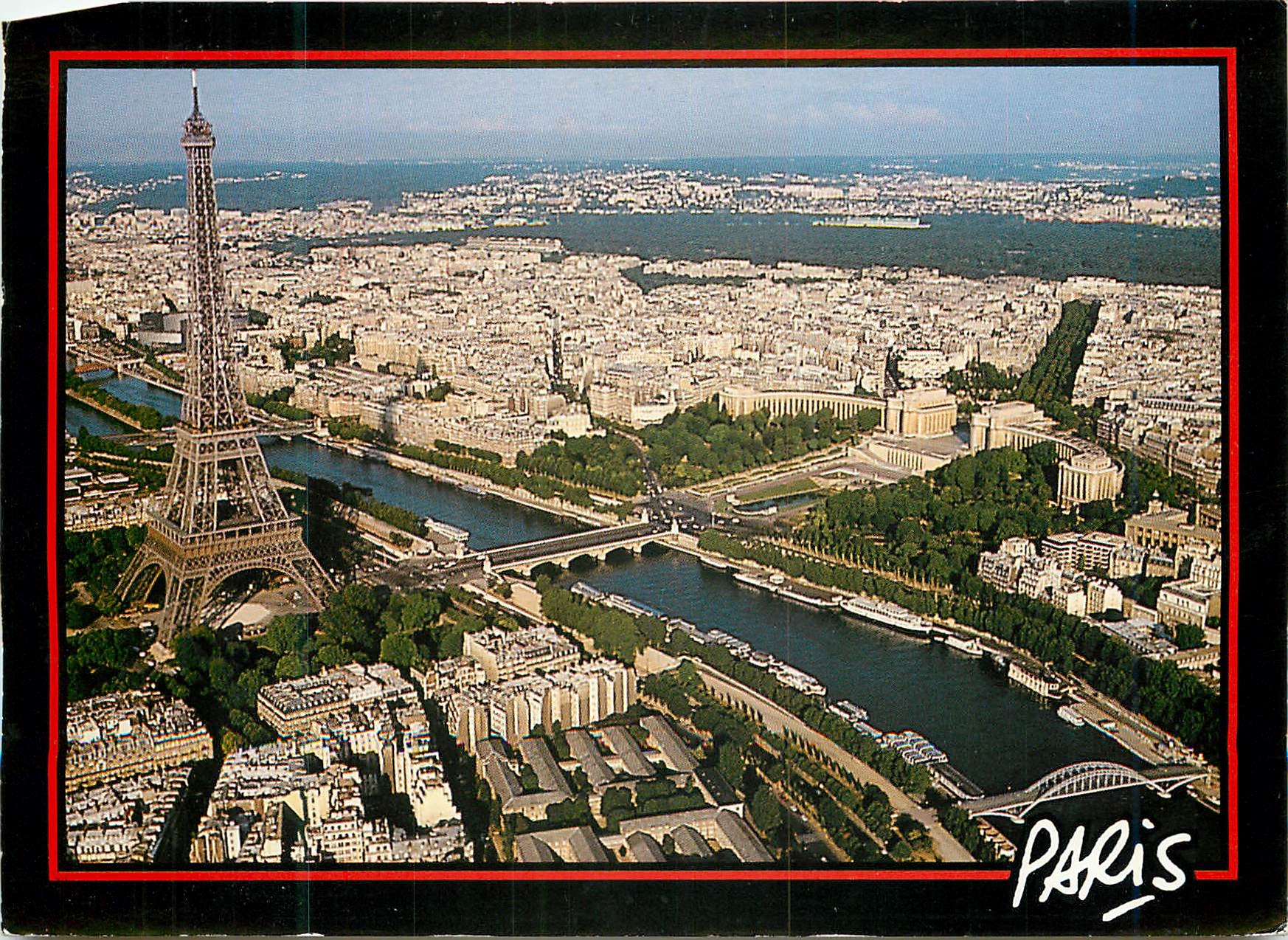 CPM La Tour Eiffel La Seine Le Palais de Chaillot Paris 