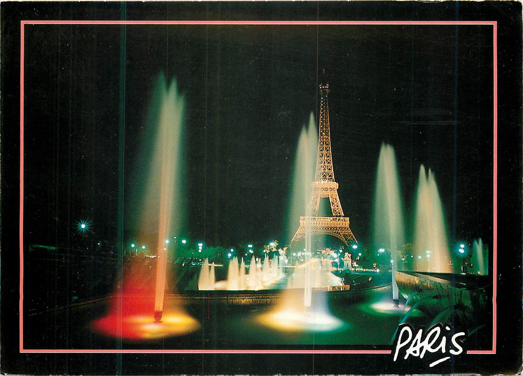 CPM La Tour Eiffel et les Fontaines lumineuses vues du Palais de Chaillot Paris