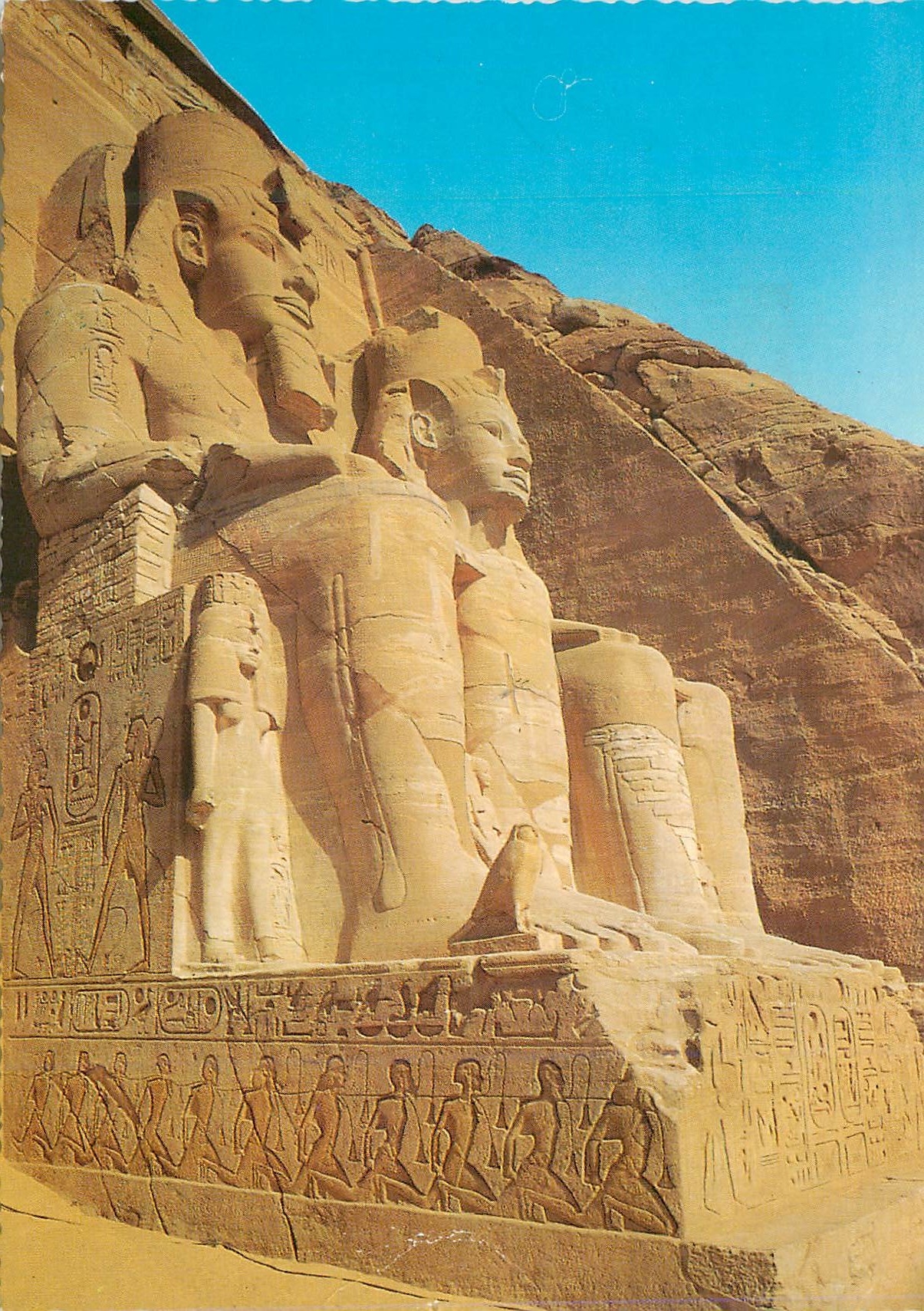 CPM Abu Simbel Les Statues de Ramses devant le Grand Temple