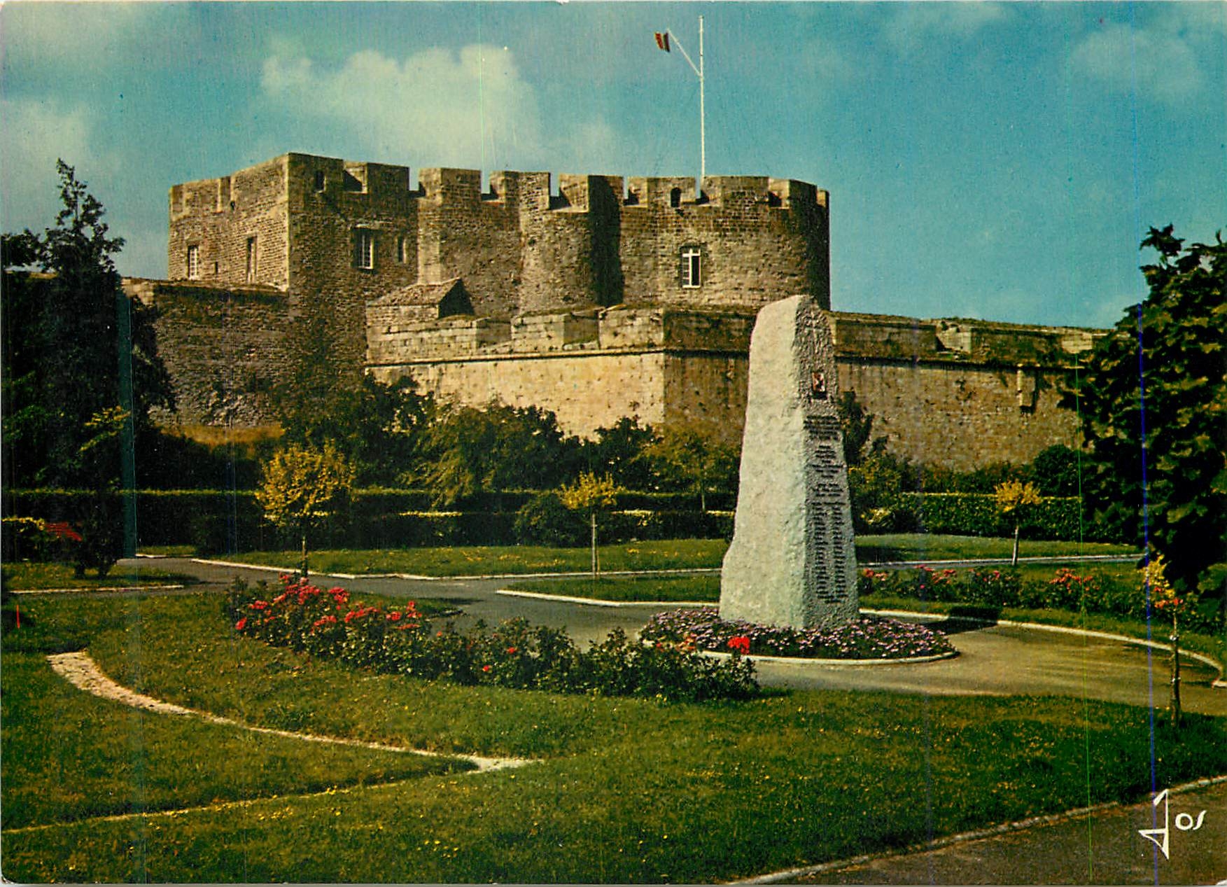 CPM La Bretagne en Couleurs Brest (Finistere) Le Chateau et le Monument