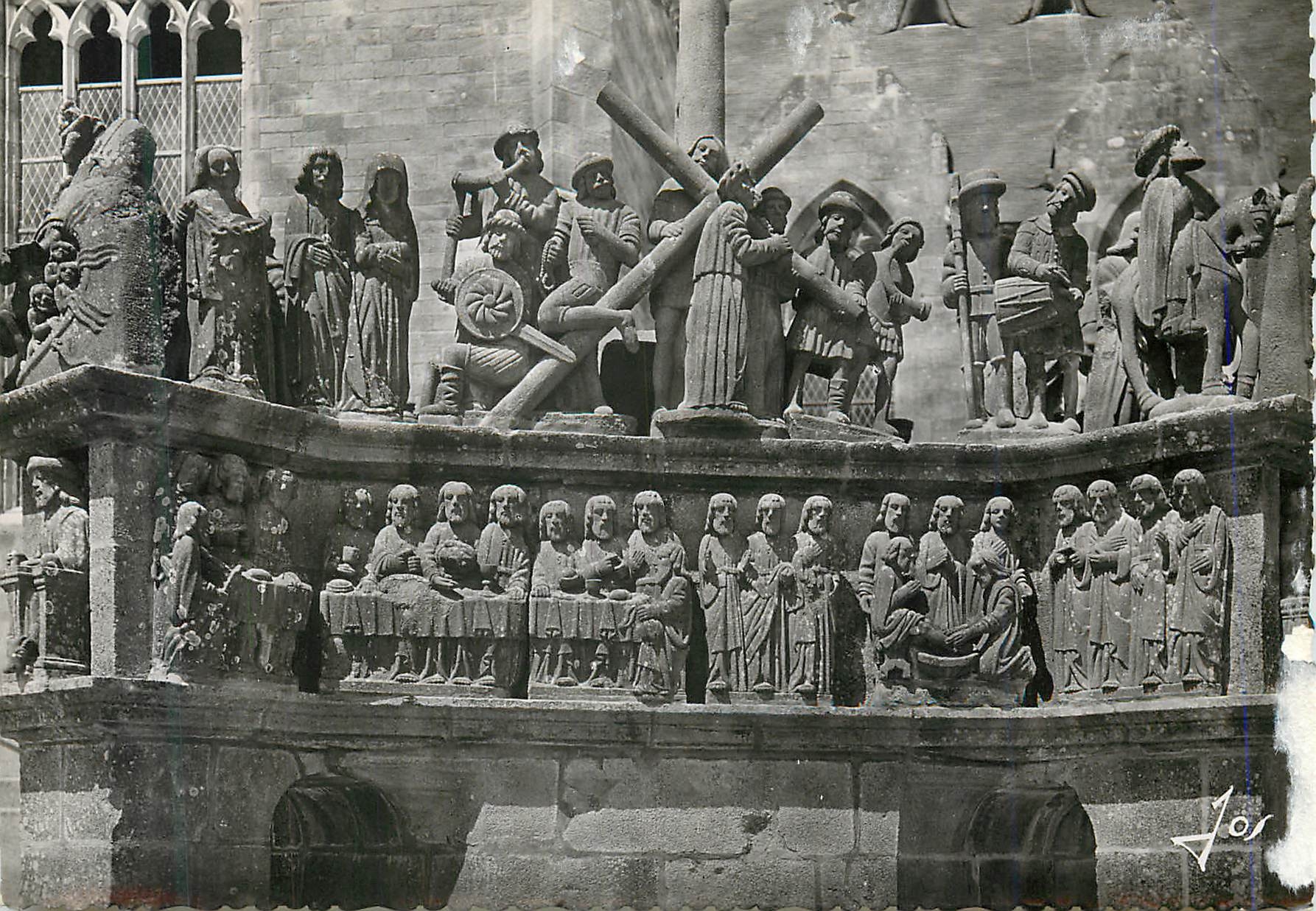 CPM Bretagne Plougastel Daoulas (Finistere) Le Calvaire Monumental Erige en 1602 en Souvenir de la Peste de 1598