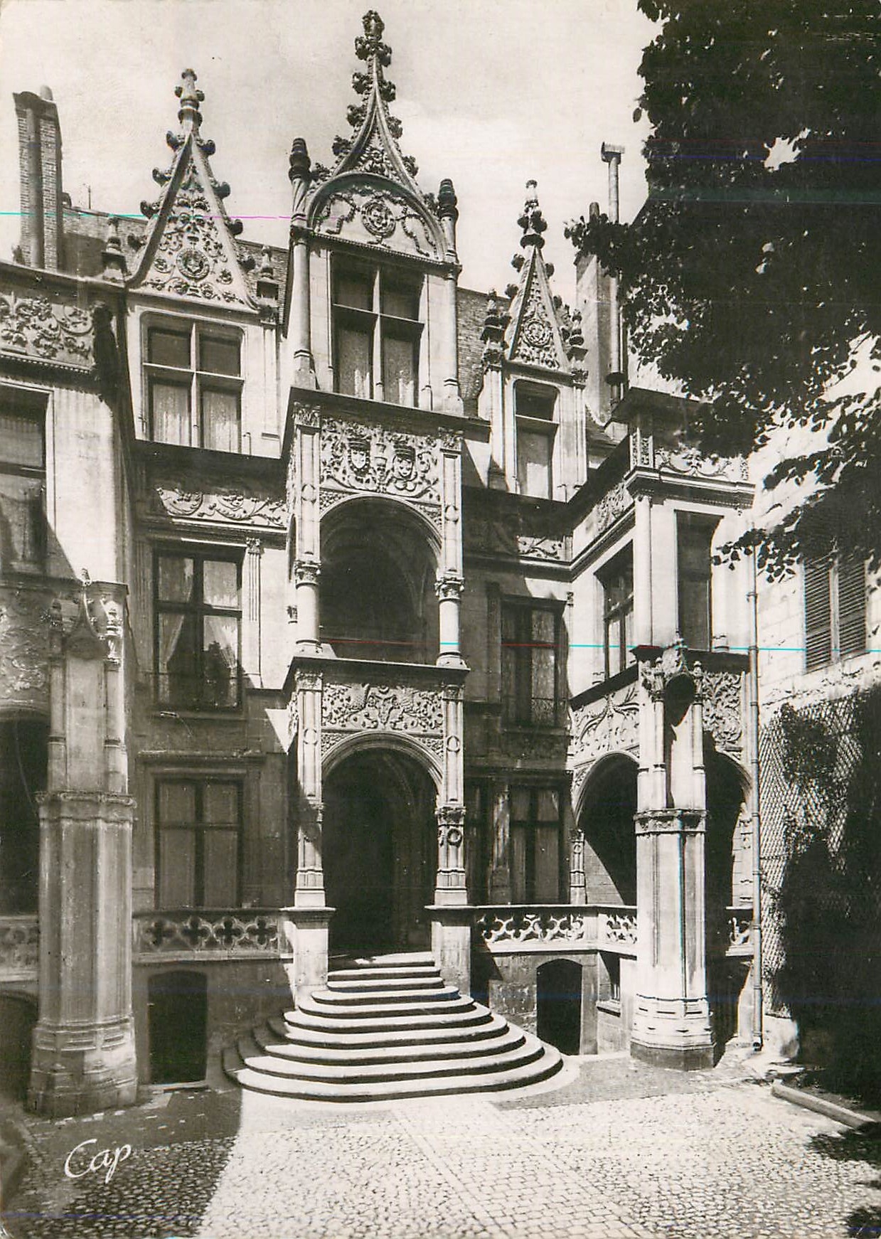 CPM Tours 73 l hotel gouin (xv s) bati en 1440 par jean de xaincoings controleur general des finances