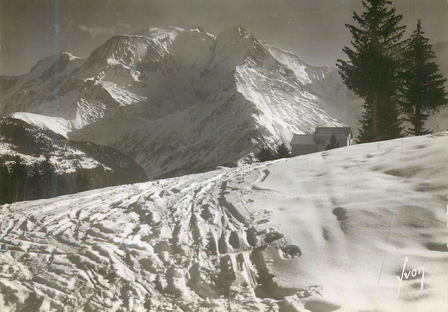 CPM Saint gervais (hte savoie) plateau du bettex gare d arrivee du teleferique et le mont blanc
