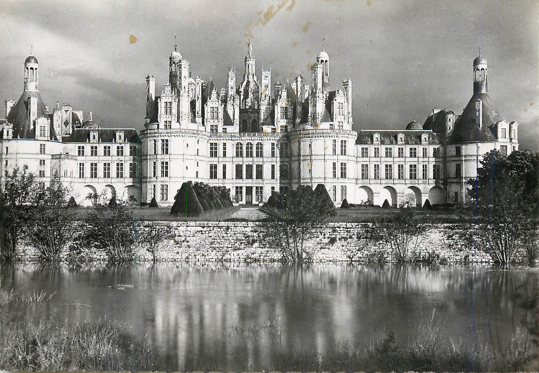 CPM Chateau de chambord (l et c)
