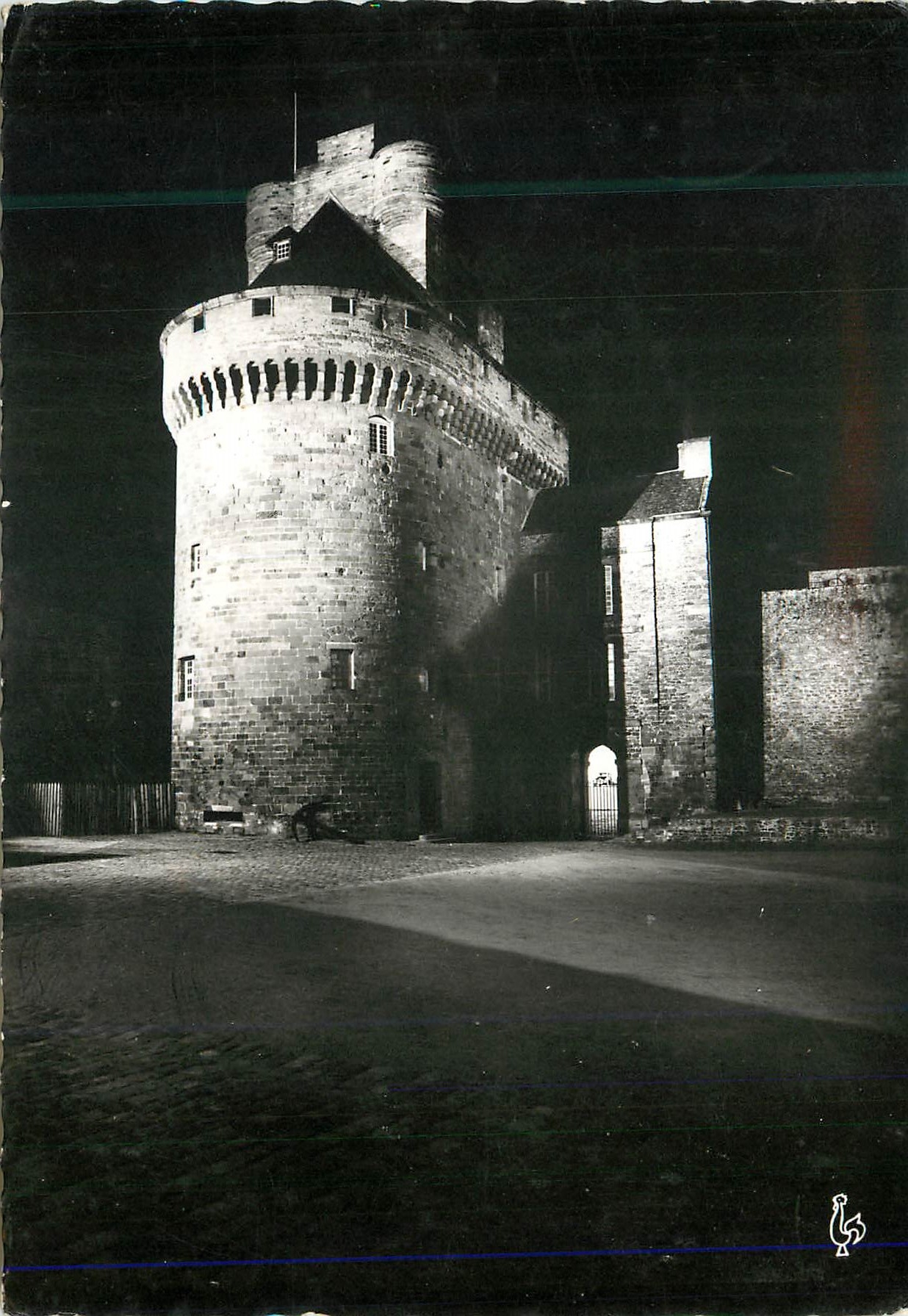CPM 119 saint malo(l et v) le chateau le grand donjon illumine