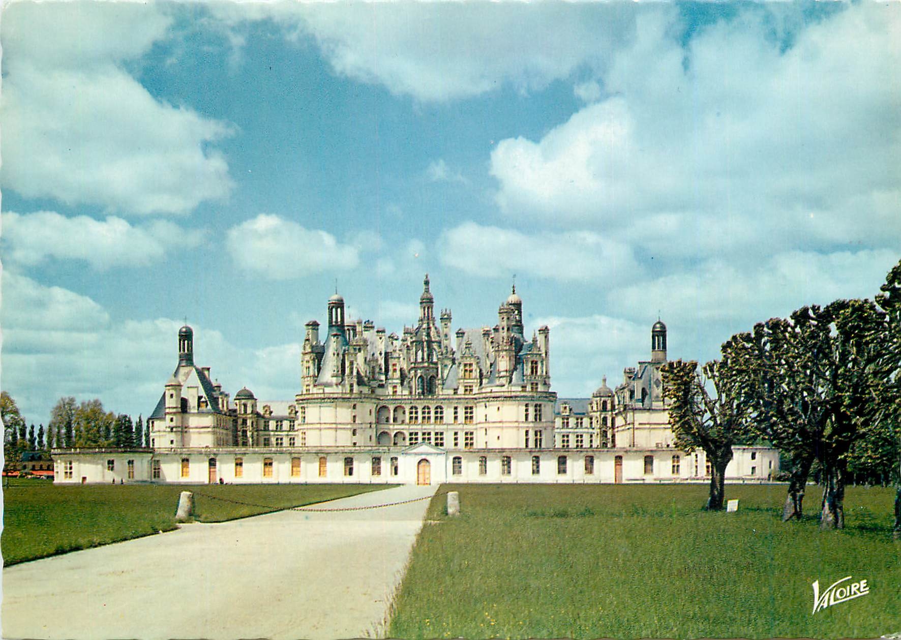 CPM Les merveilles du val de loire chambord (loir et cher) h 1816 le chateau (xvi s) la facade sud et la porte royale
