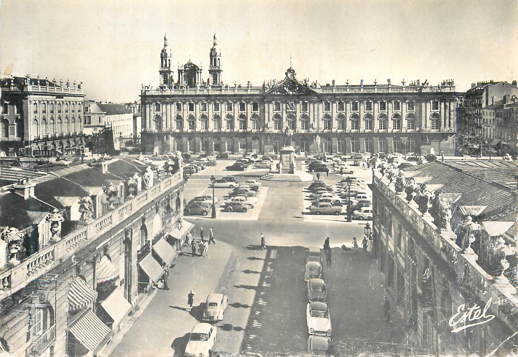 CPM Nancy hotel de ville et statue de stanislas